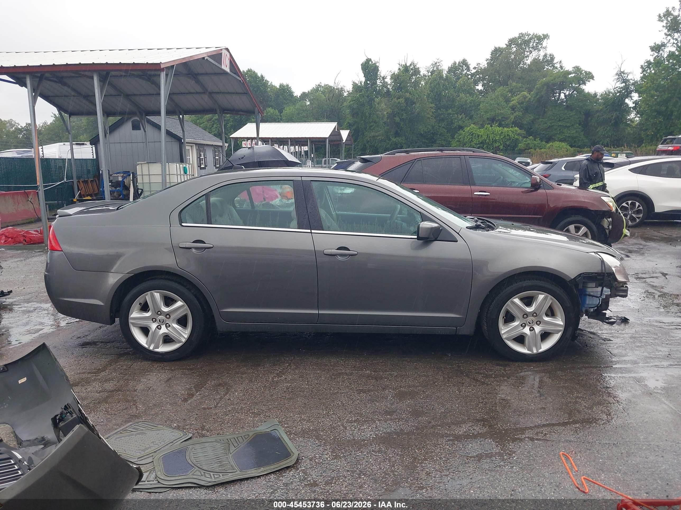 2010 Mercury Milan Gray vin: 3MEHM0HA0AR623963