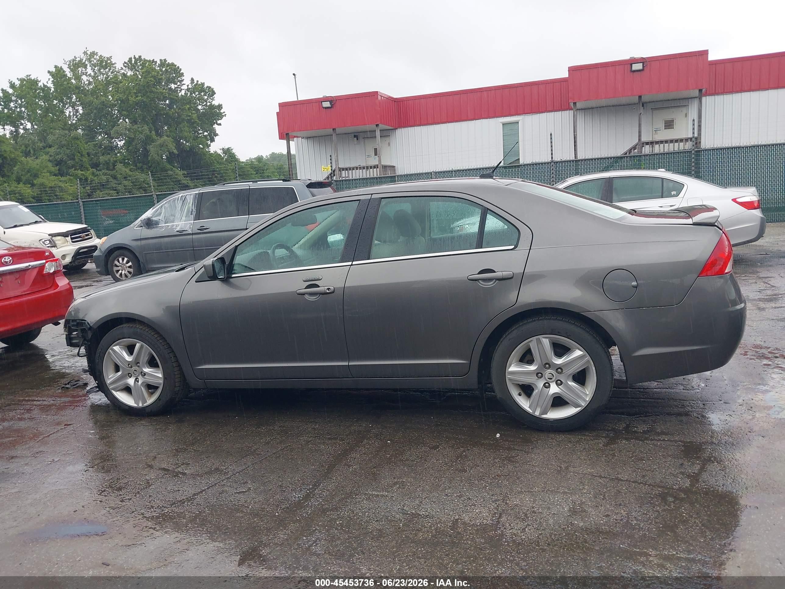 2010 Mercury Milan Gray vin: 3MEHM0HA0AR623963