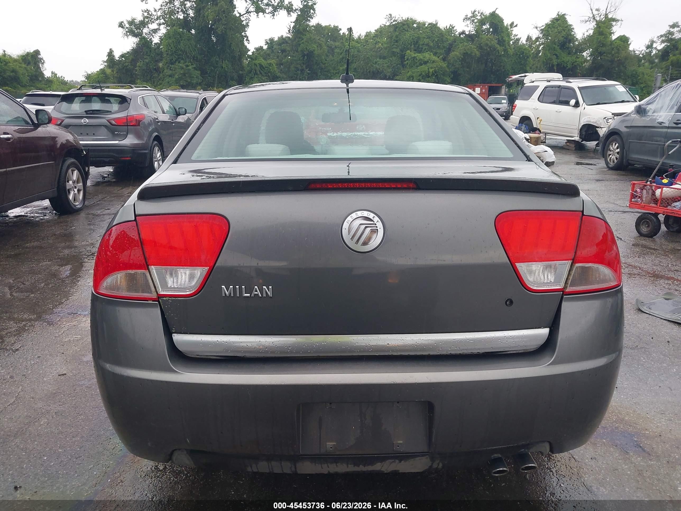 2010 Mercury Milan Gray vin: 3MEHM0HA0AR623963