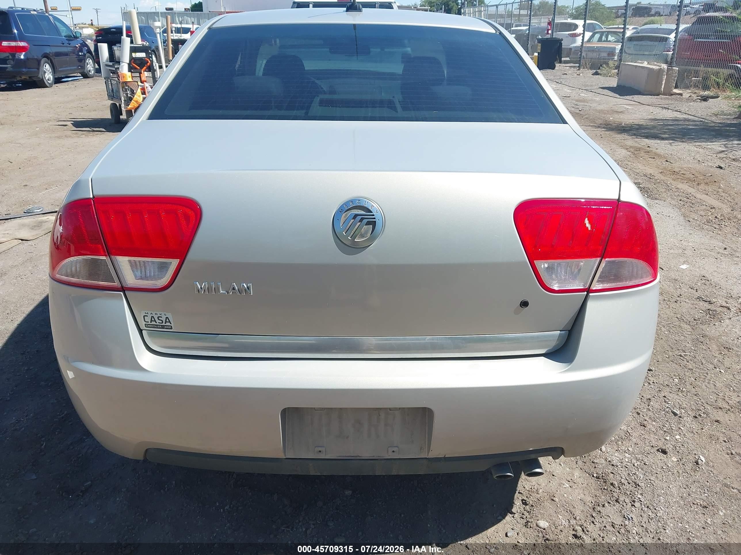 2010 Mercury Milan   Beige vin: 3MEHM0HA0AR642156