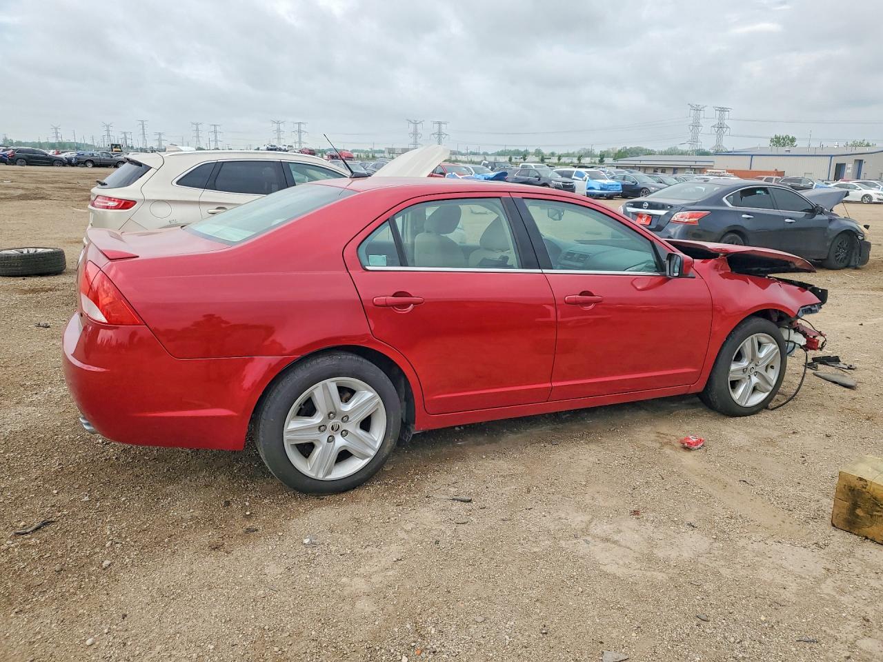 2010 Mercury Milan Red vin: 3MEHM0HA1AR656440