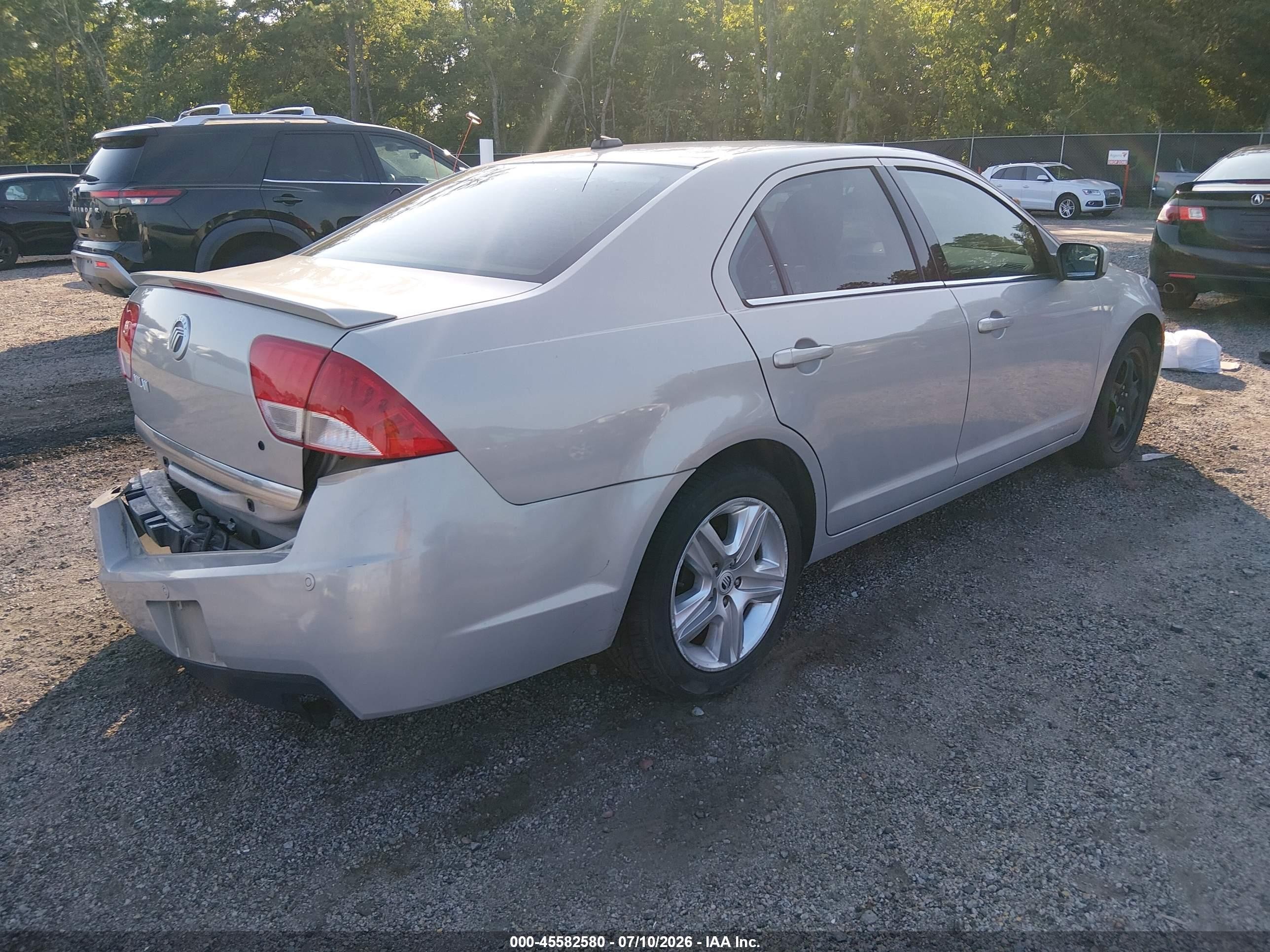 2010 Mercury Milan   White vin: 3MEHM0HA2AR614584
