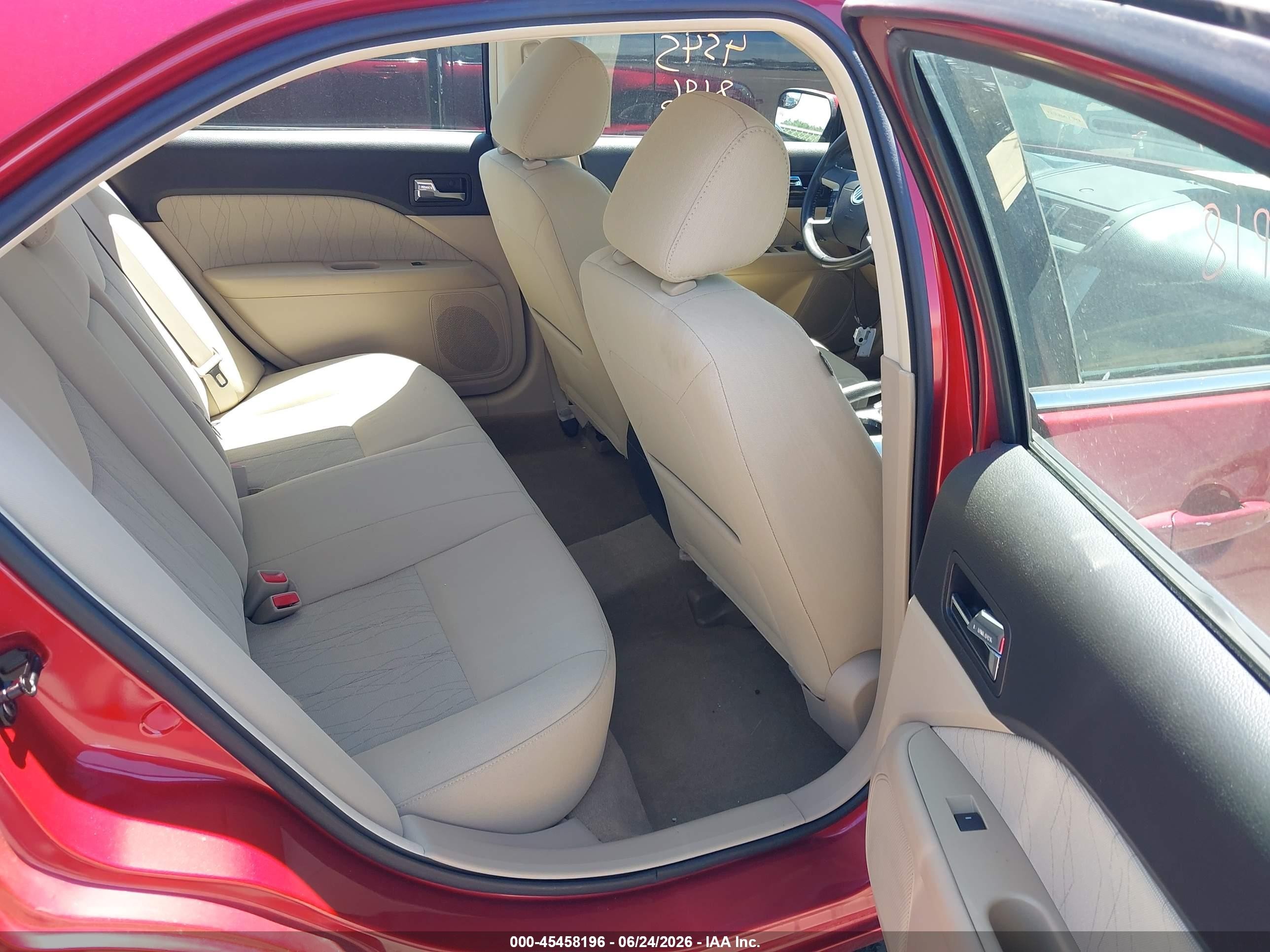 2011 Mercury Milan   Красный vin: 3MEHM0HA2BR602100