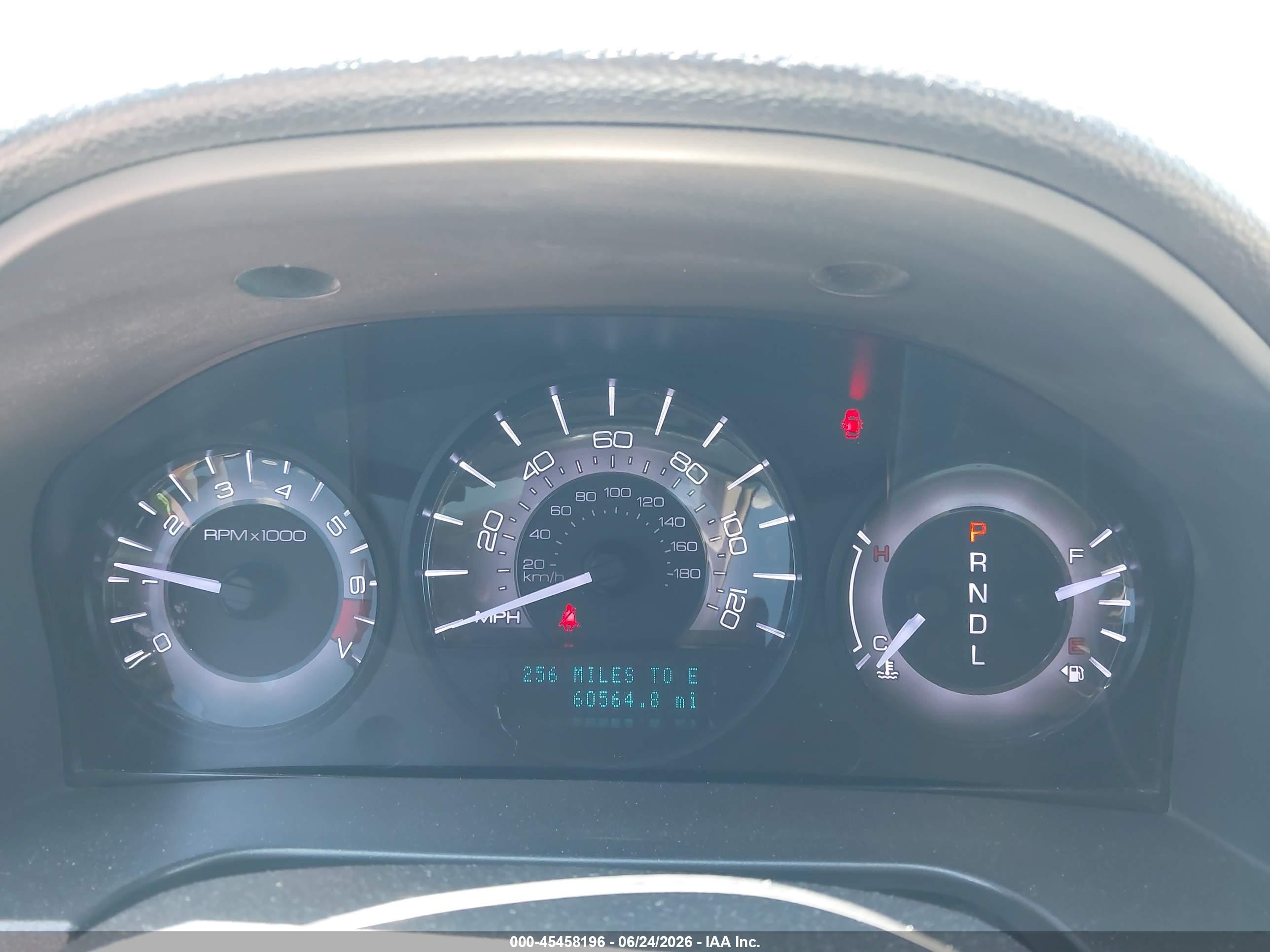 2011 Mercury Milan   Красный vin: 3MEHM0HA2BR602100