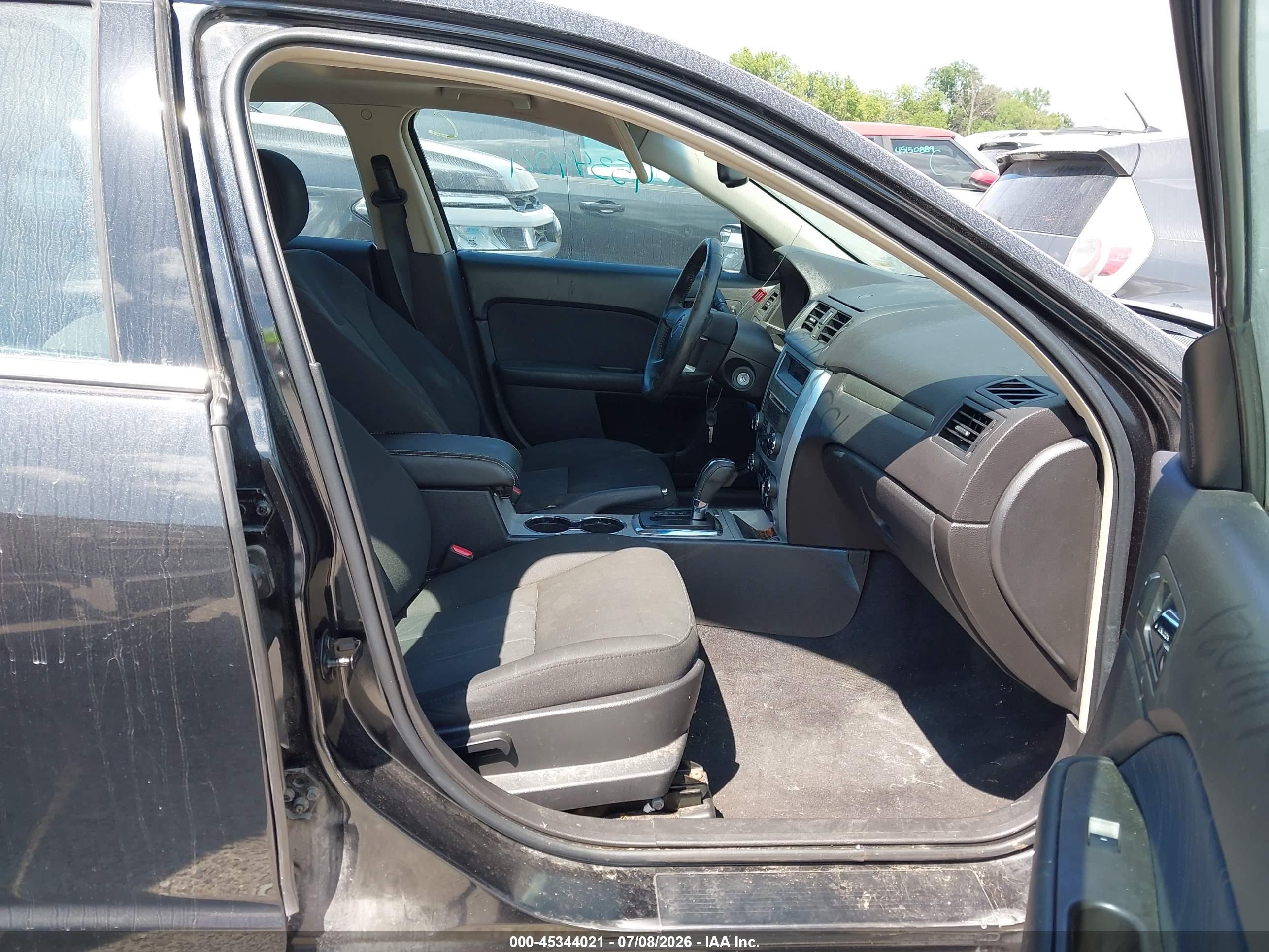 2011 Mercury Milan   Black vin: 3MEHM0HA3BR600632