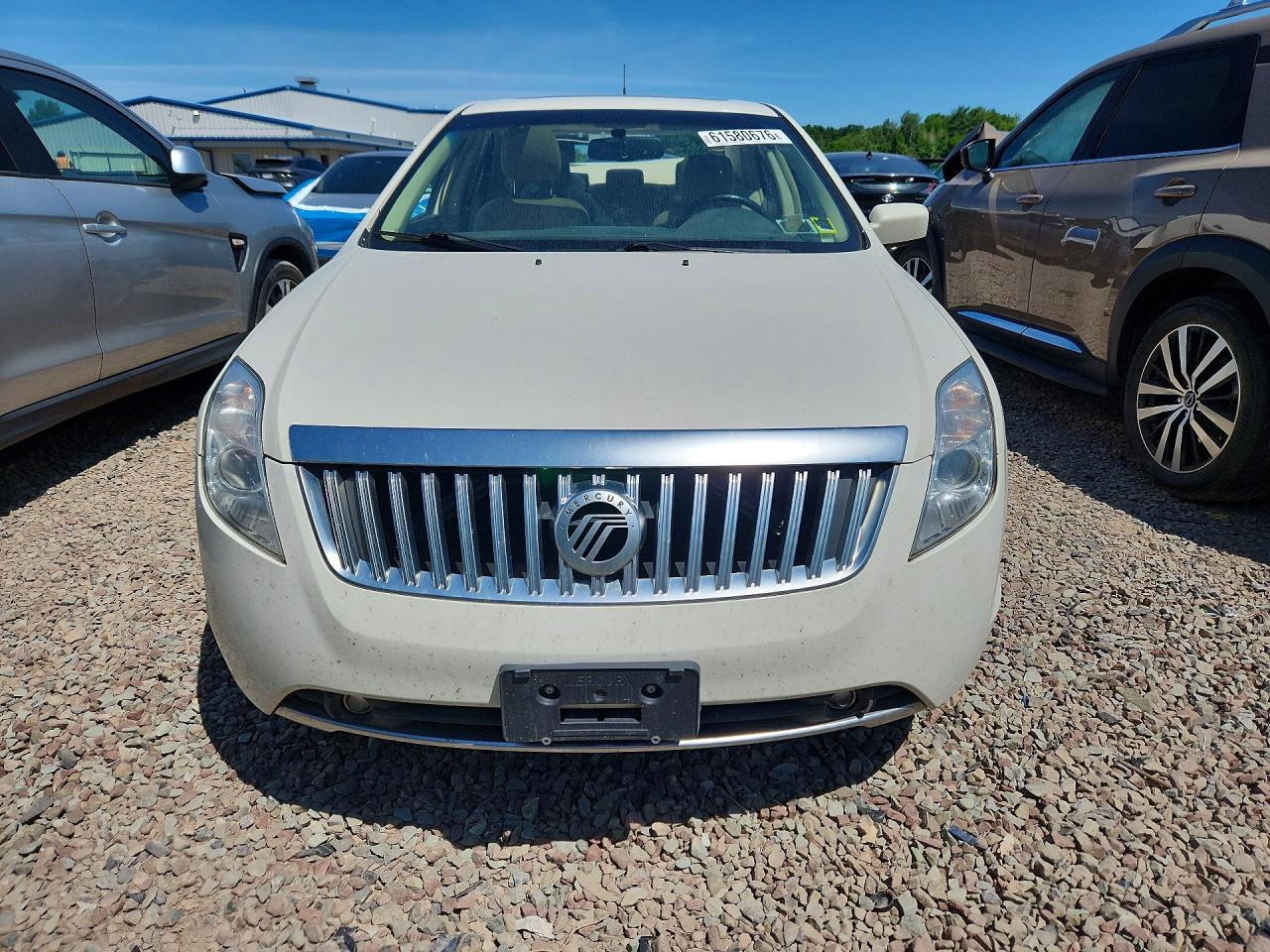 2010 Mercury Milan White vin: 3MEHM0HA4AR665732