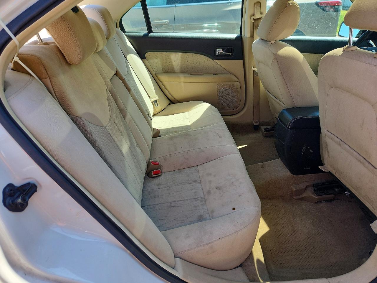 2010 Mercury Milan White vin: 3MEHM0HA4AR665732
