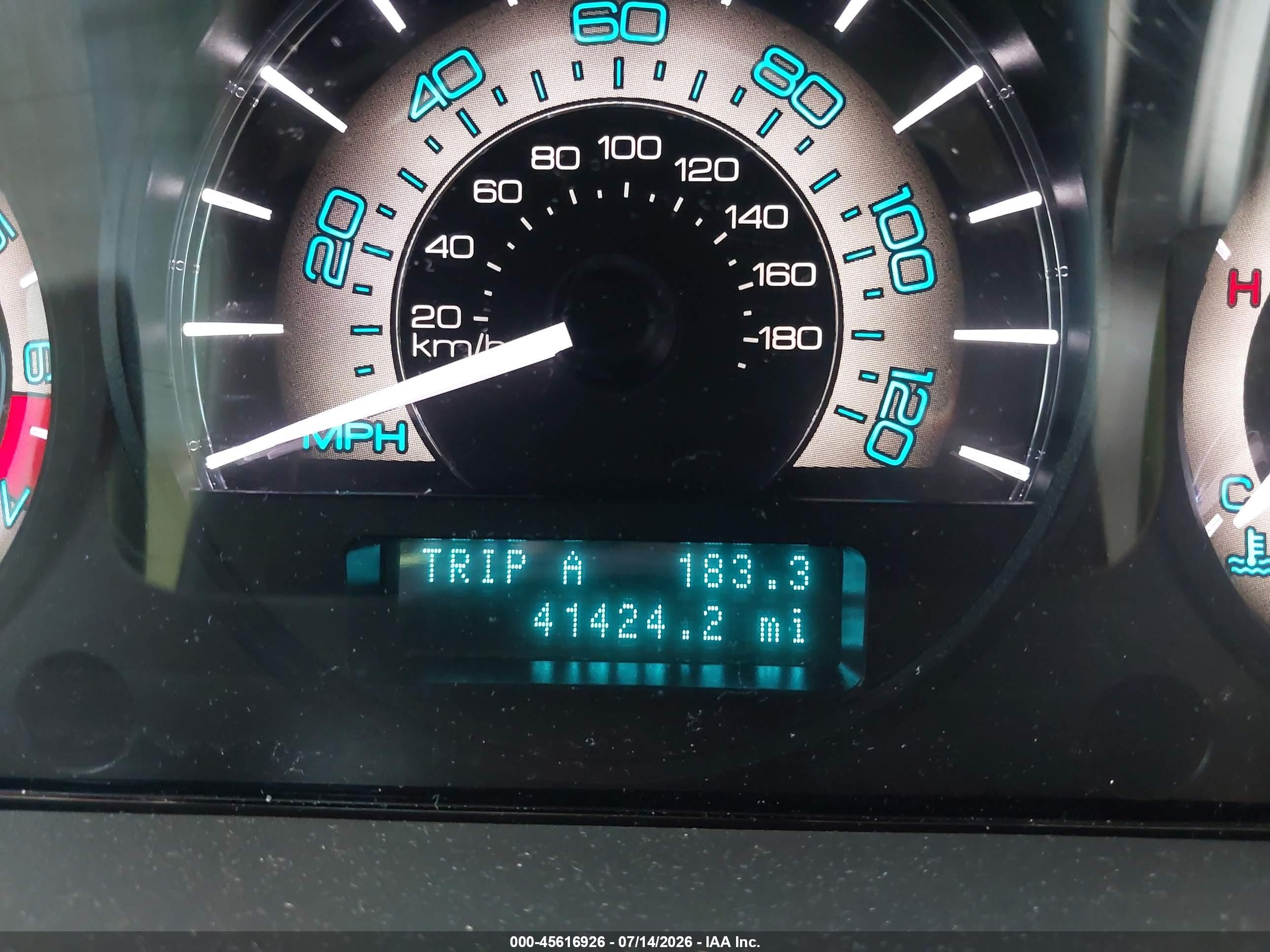2010 Mercury Milan   Silver vin: 3MEHM0HA7AR626035