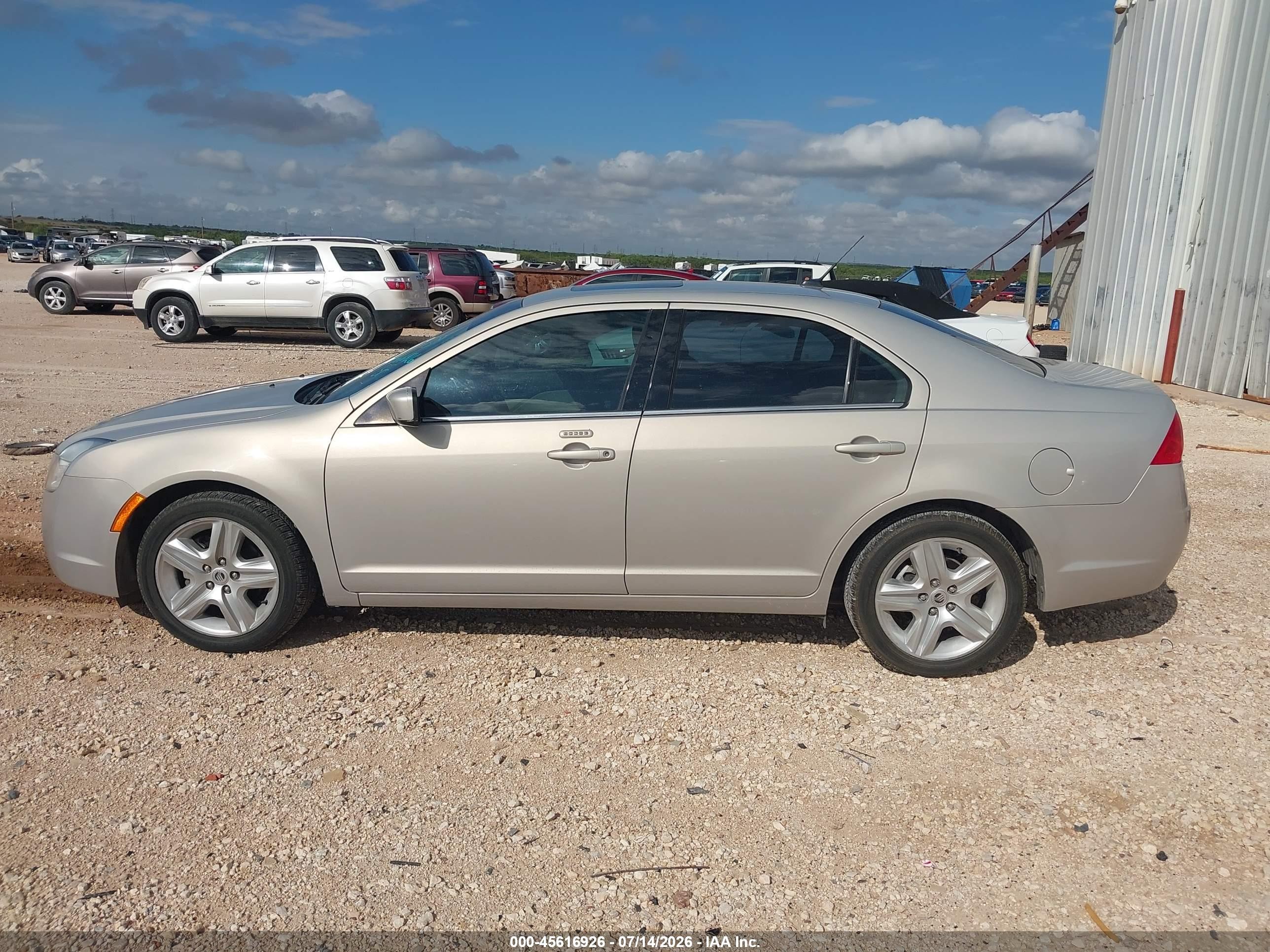 2010 Mercury Milan   Silver vin: 3MEHM0HA7AR626035