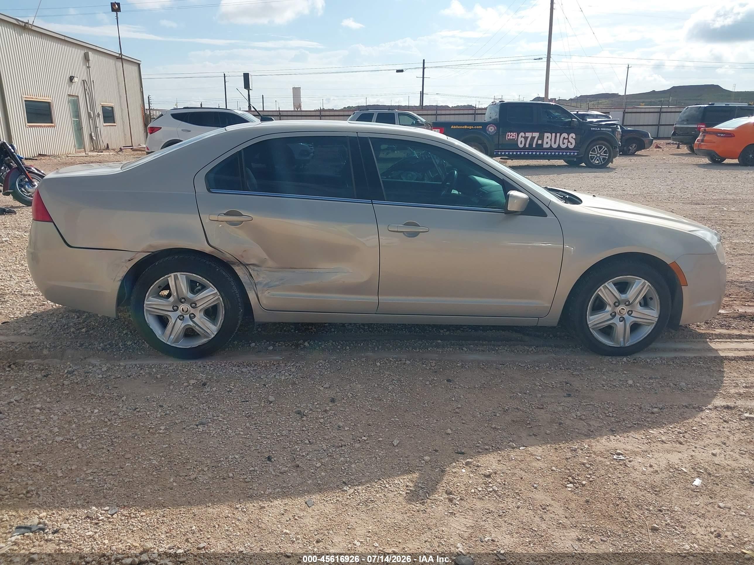 2010 Mercury Milan   Silver vin: 3MEHM0HA7AR626035