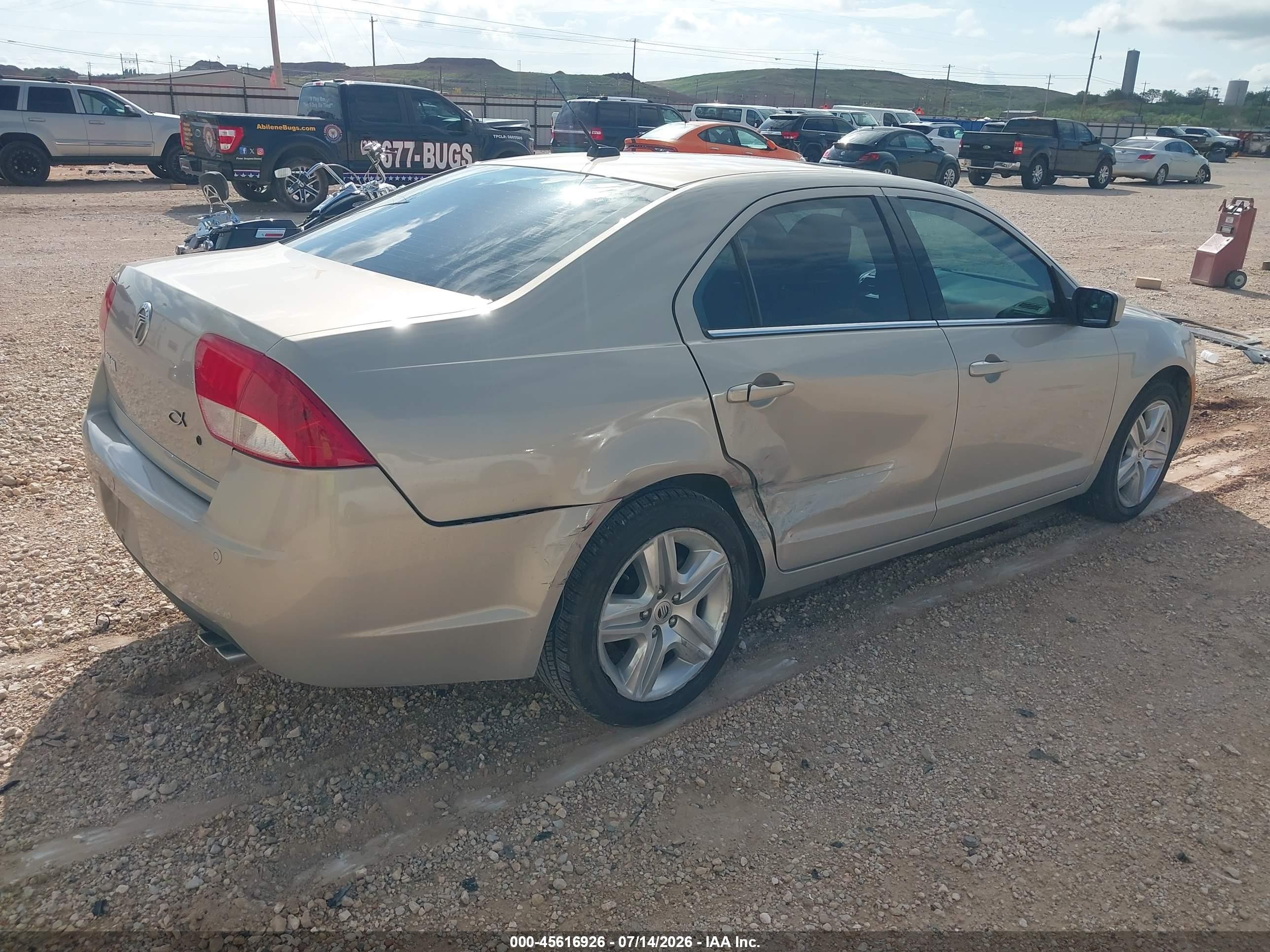 2010 Mercury Milan   Silver vin: 3MEHM0HA7AR626035