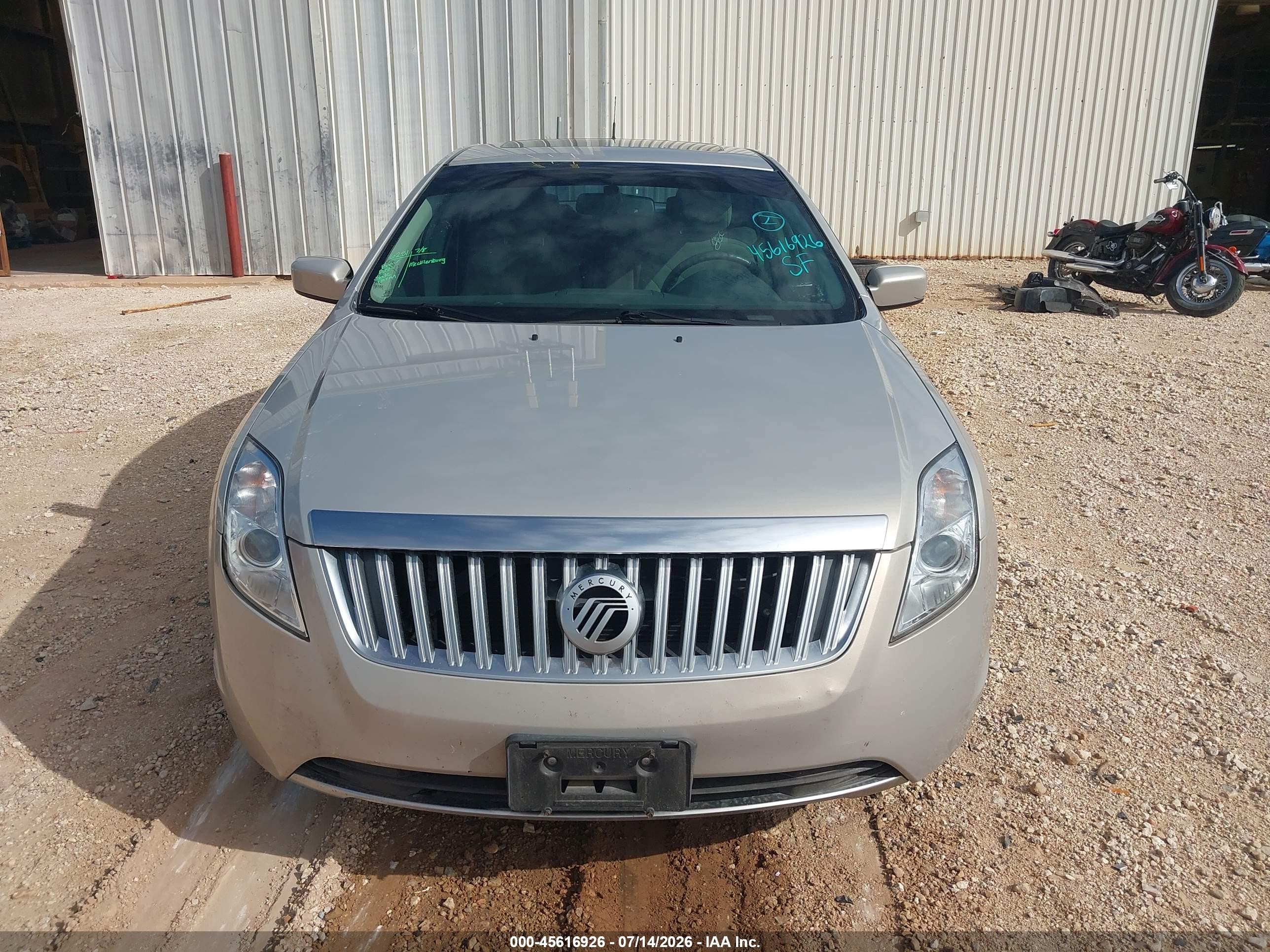 2010 Mercury Milan   Silver vin: 3MEHM0HA7AR626035