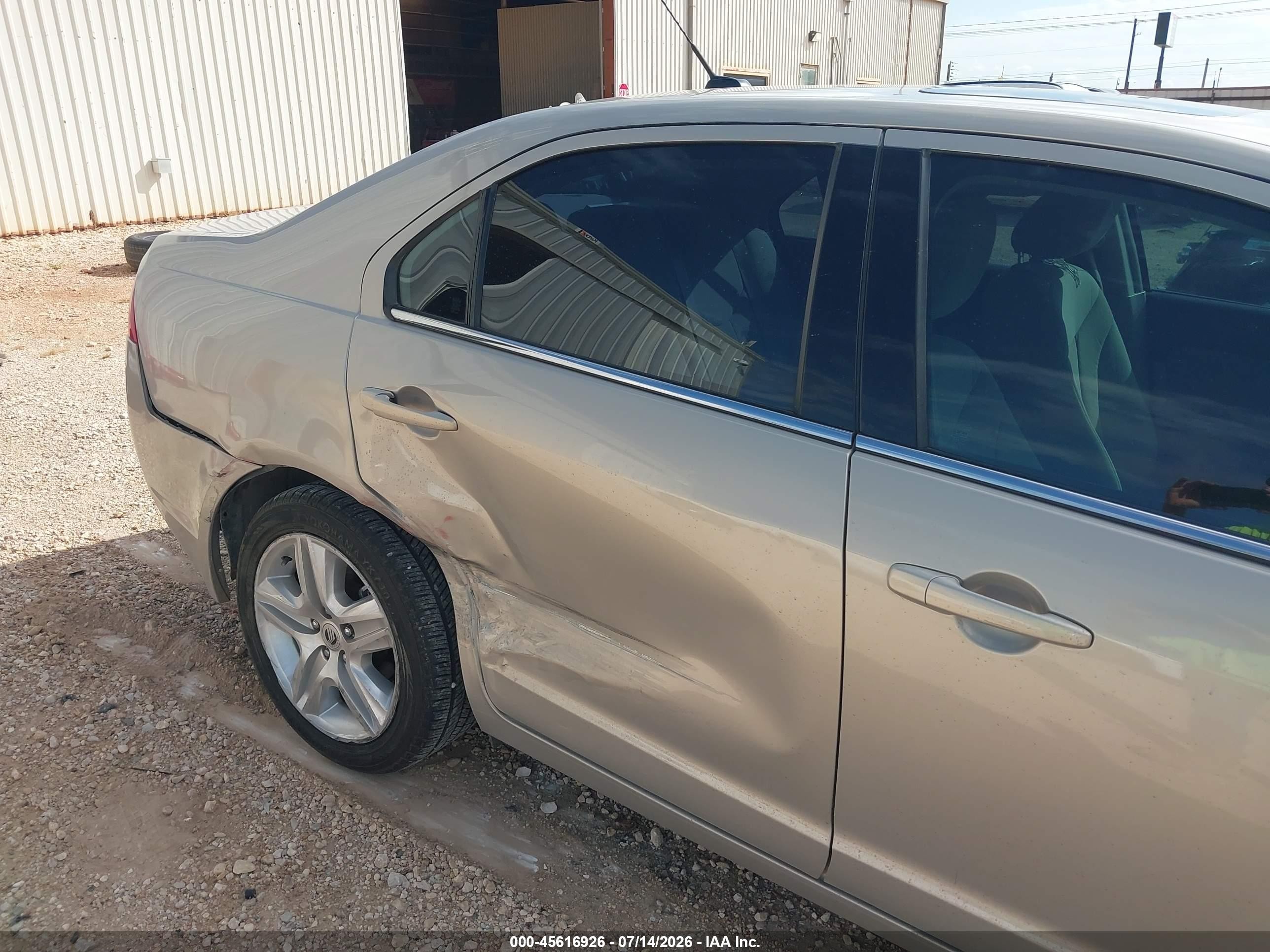 2010 Mercury Milan   Silver vin: 3MEHM0HA7AR626035