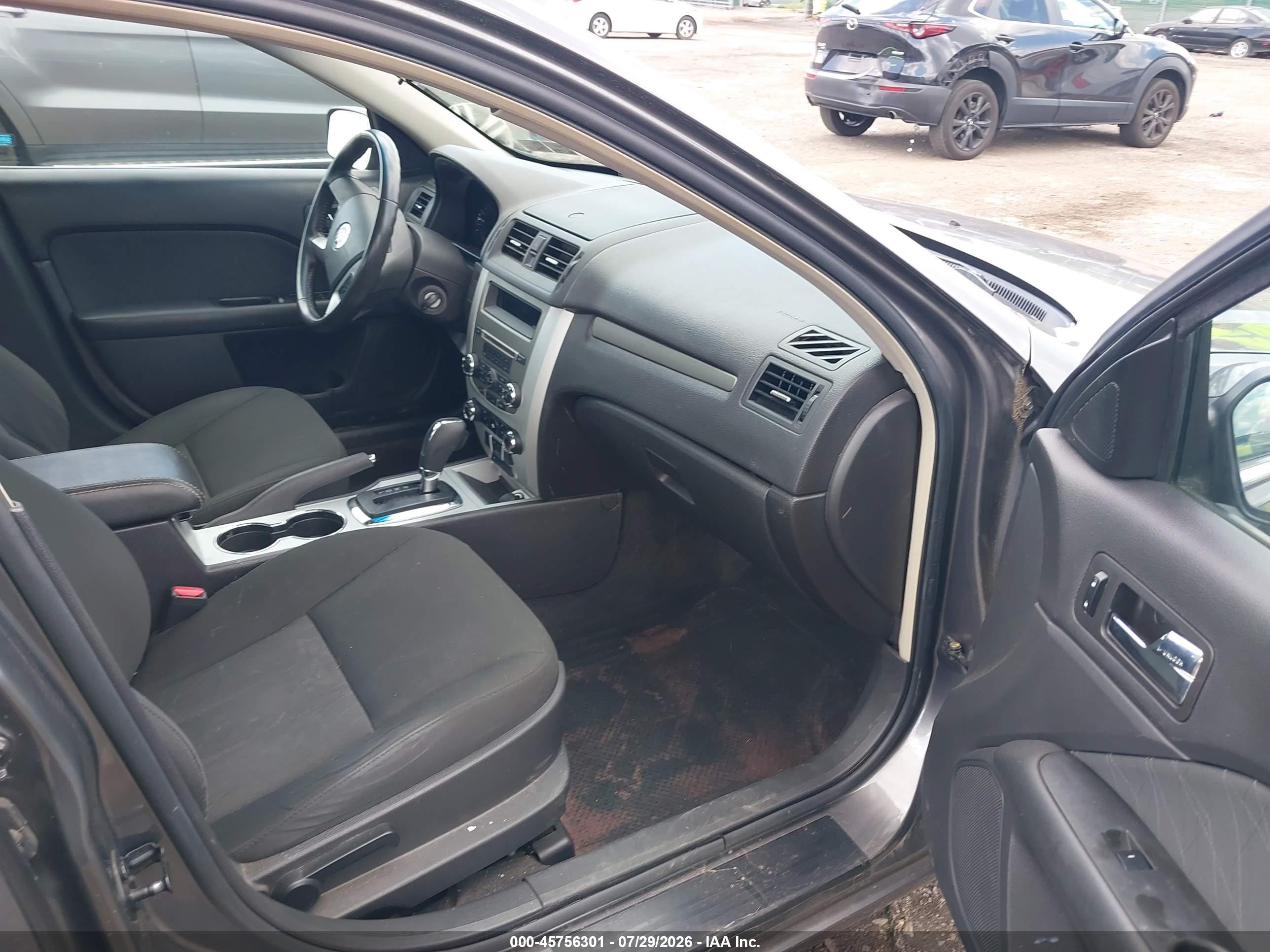 2010 Mercury Milan Gray vin: 3MEHM0HA8AR641501