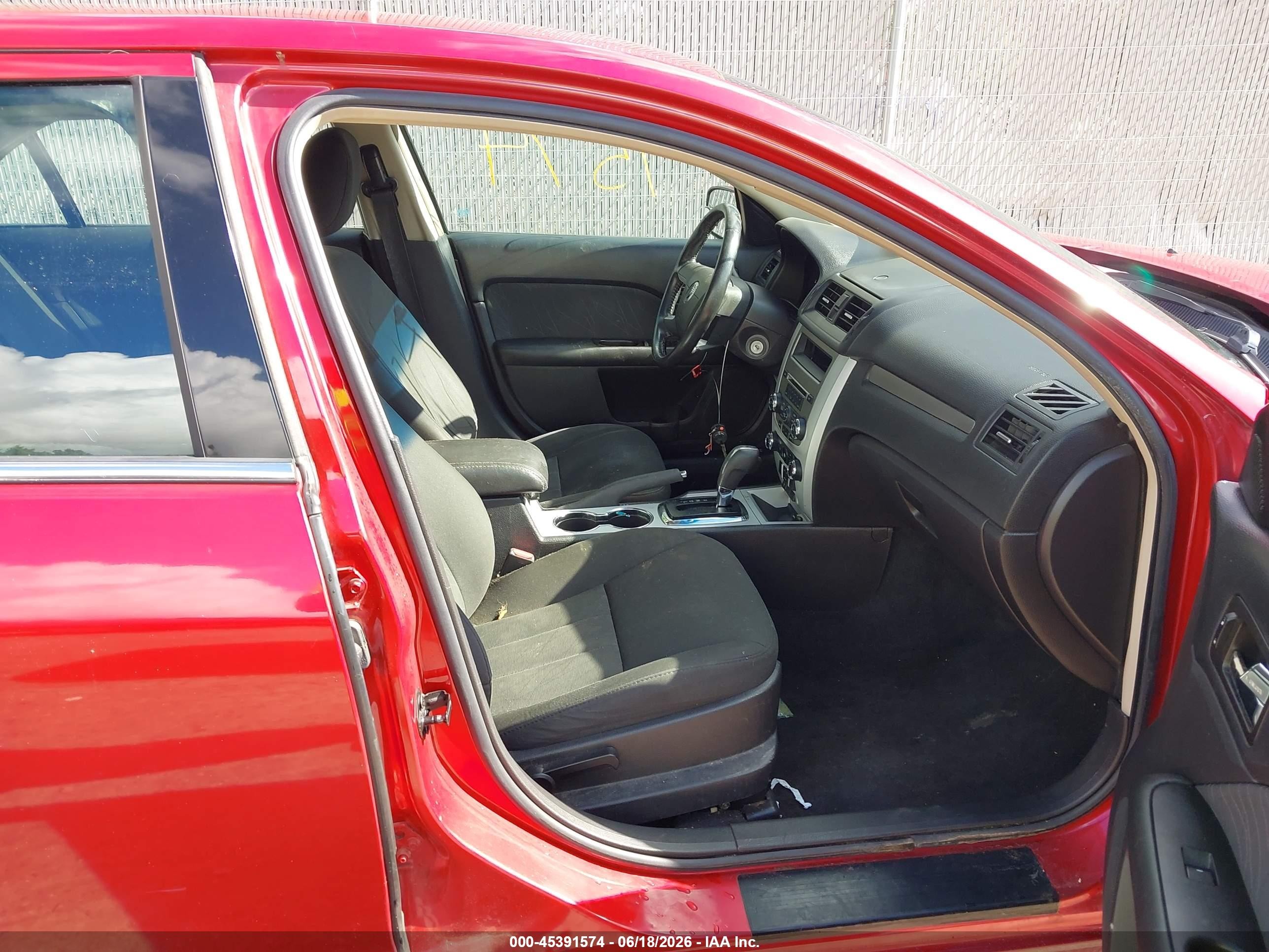 2010 Mercury Milan   Red vin: 3MEHM0HA8AR642616