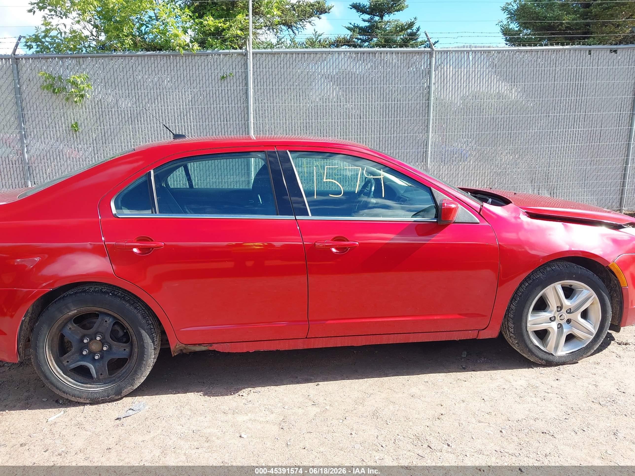 2010 Mercury Milan   Red vin: 3MEHM0HA8AR642616