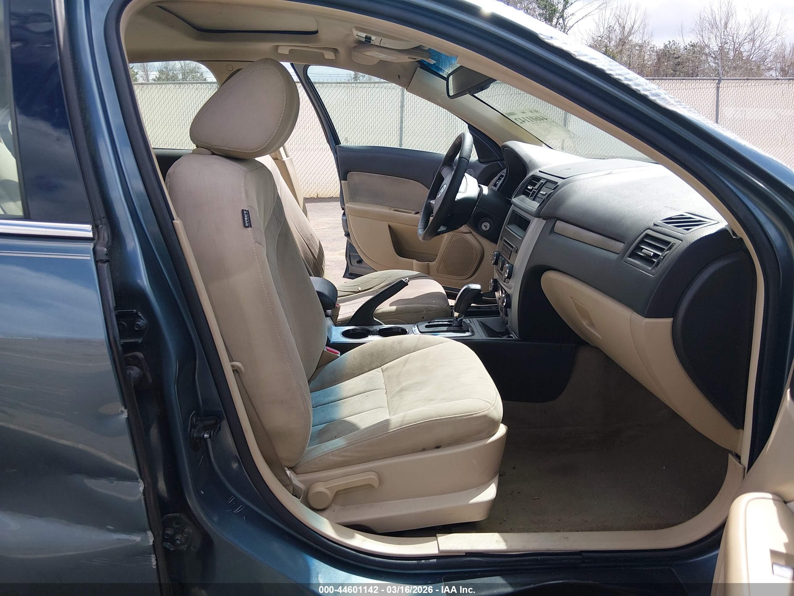 2011 Mercury Milan Синий vin: 3MEHM0HA8BR601310