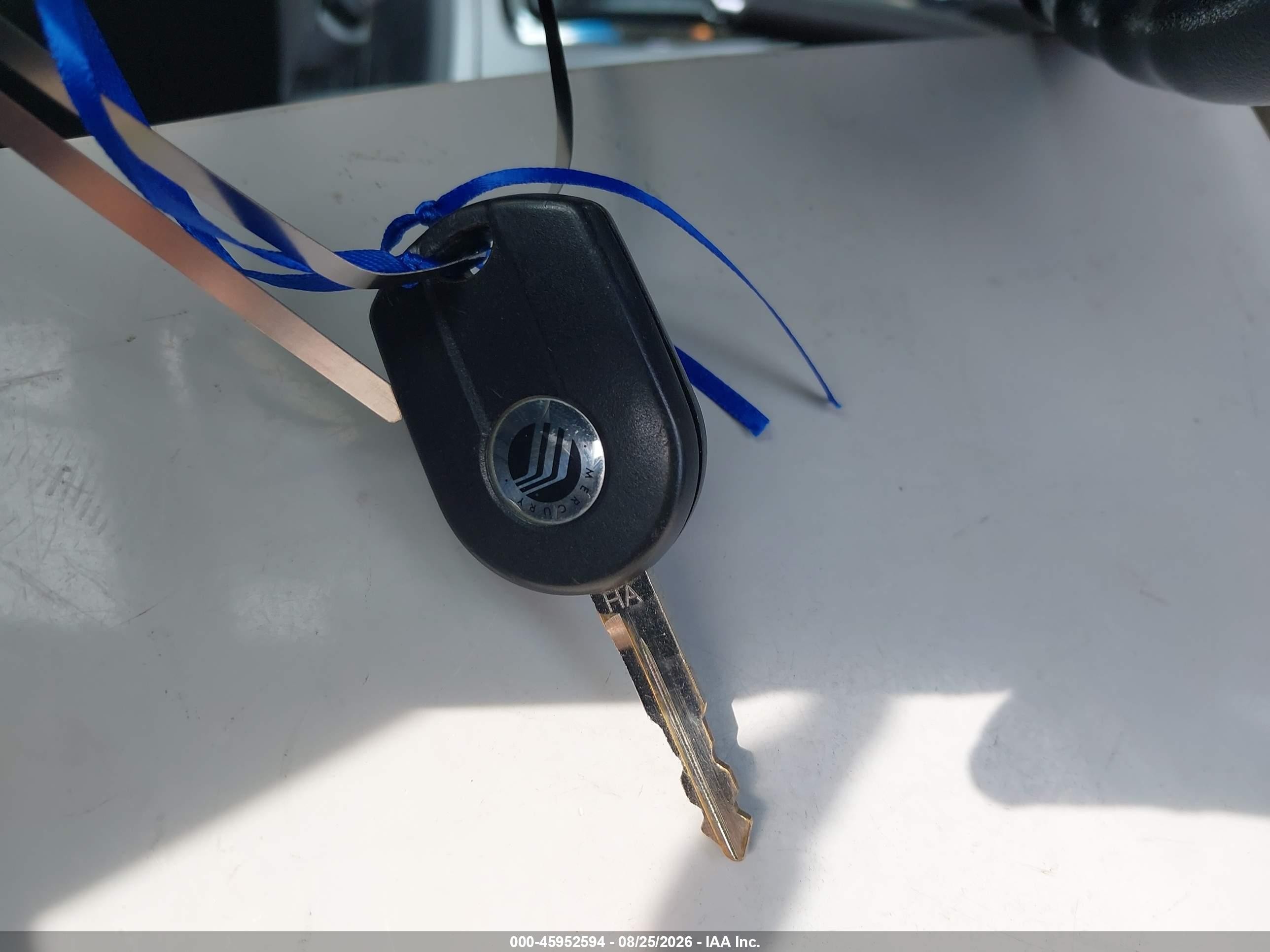 2010 Mercury Milan   Blue vin: 3MEHM0HA9AR637294