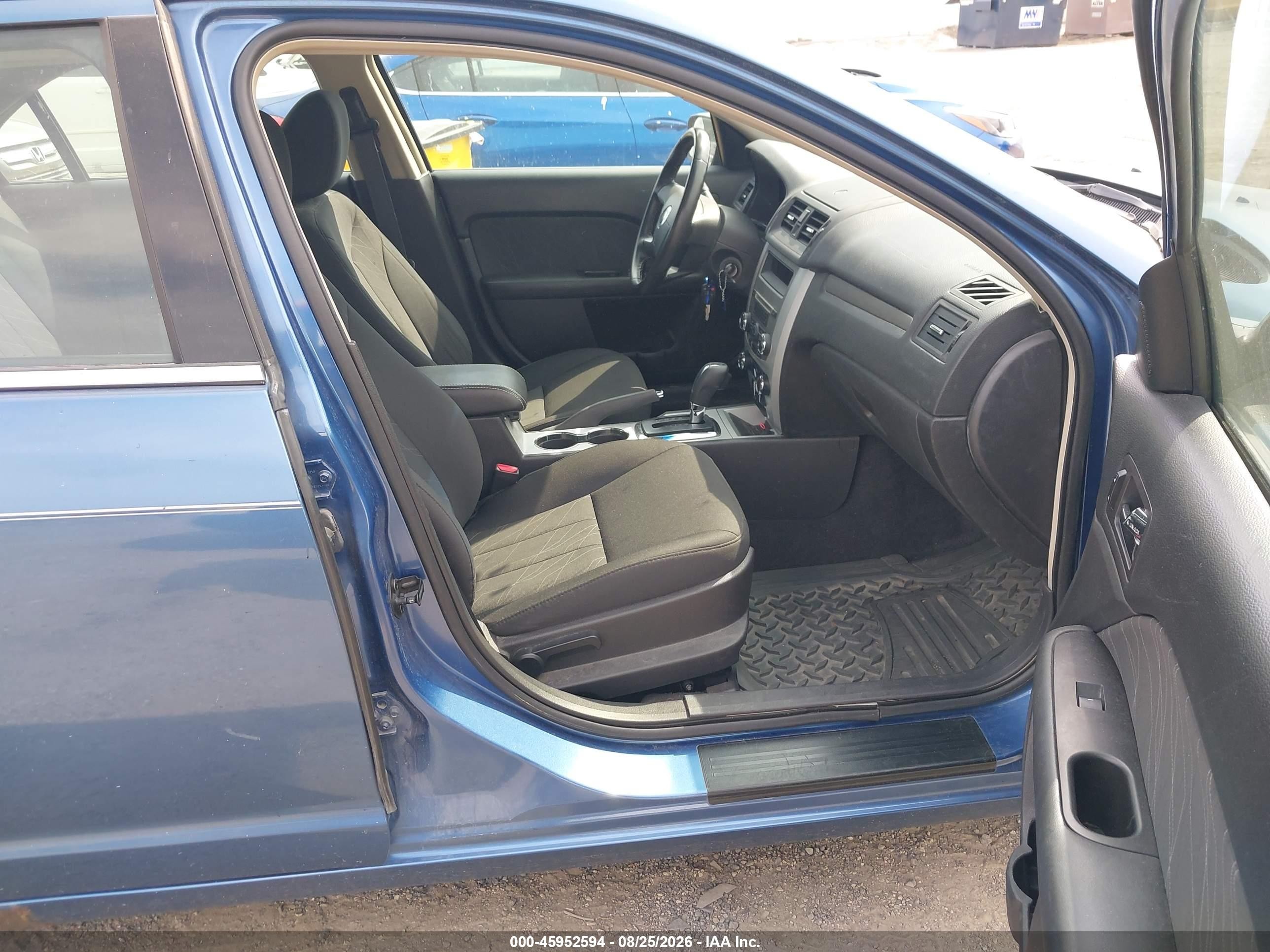2010 Mercury Milan   Blue vin: 3MEHM0HA9AR637294