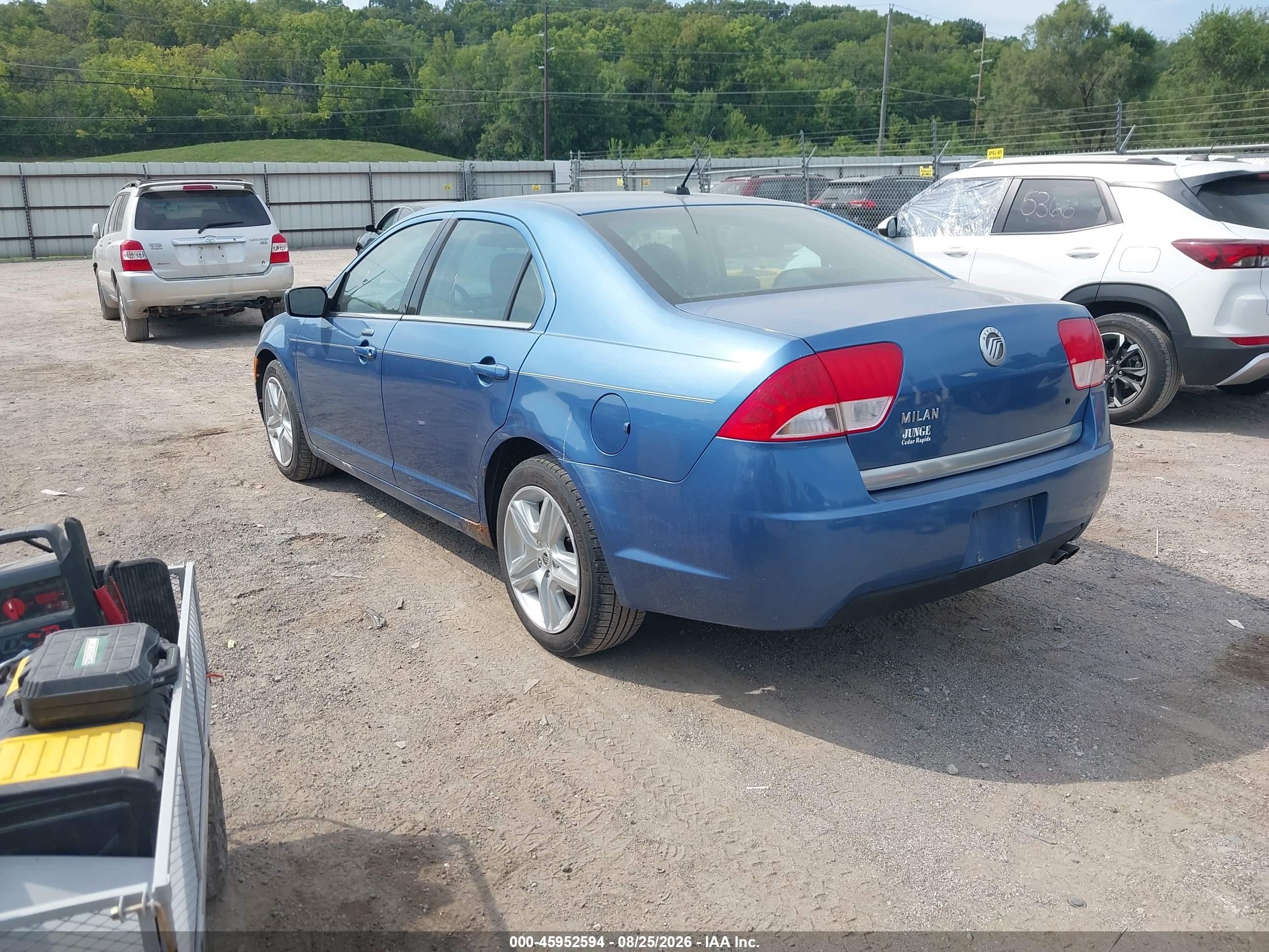 2010 Mercury Milan   Blue vin: 3MEHM0HA9AR637294