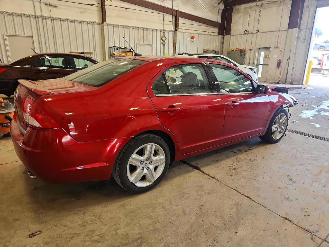 2010 Mercury Milan Red vin: 3MEHM0HA9AR642074
