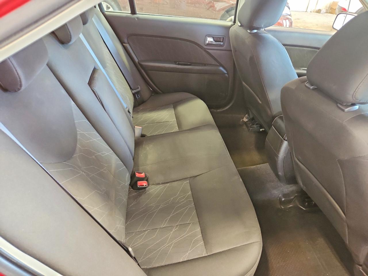 2010 Mercury Milan Red vin: 3MEHM0HA9AR642074