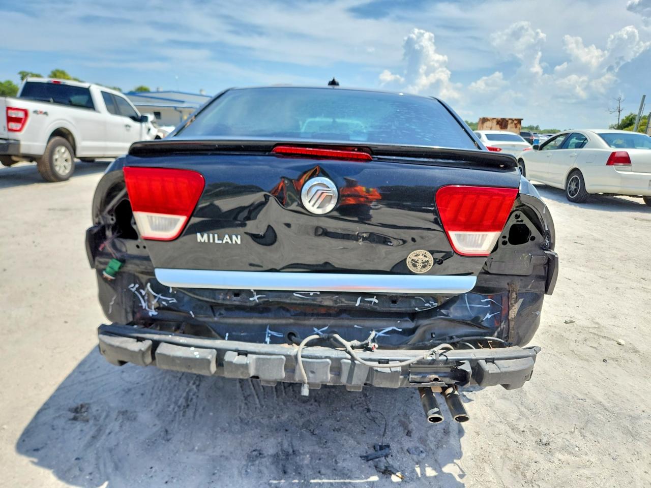 2011 Mercury Milan Черный vin: 3MEHM0HA9BR600571