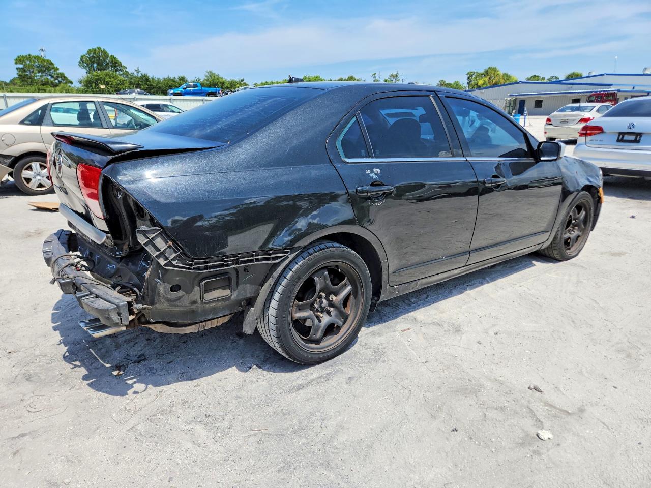 2011 Mercury Milan Черный vin: 3MEHM0HA9BR600571