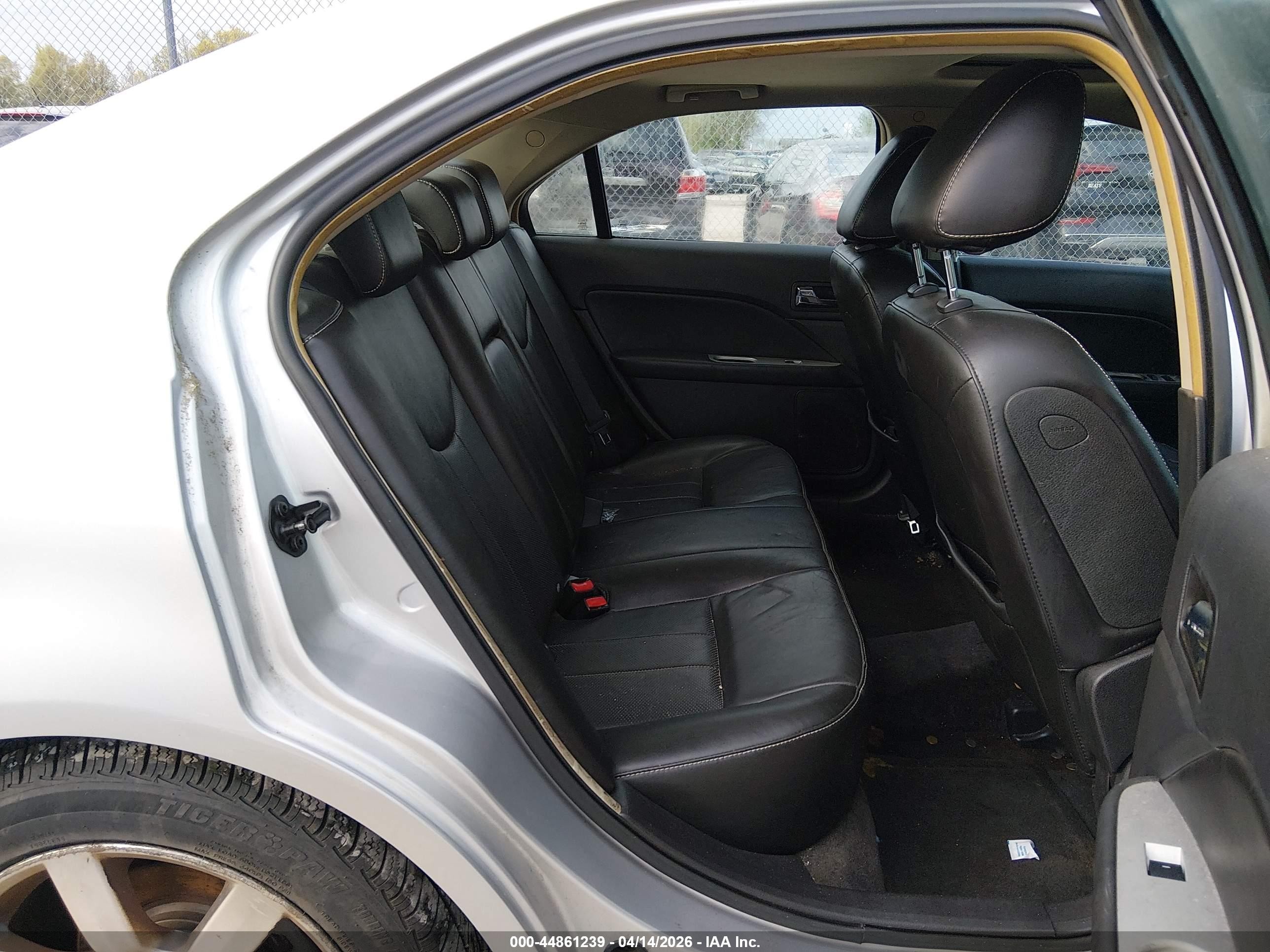2010 Mercury Milan Premier Silver vin: 3MEHM0JA3AR628407
