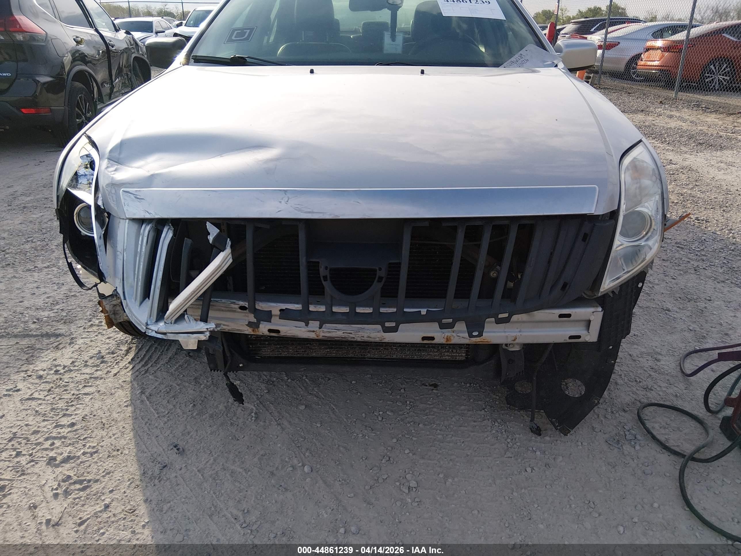 2010 Mercury Milan Premier Silver vin: 3MEHM0JA3AR628407