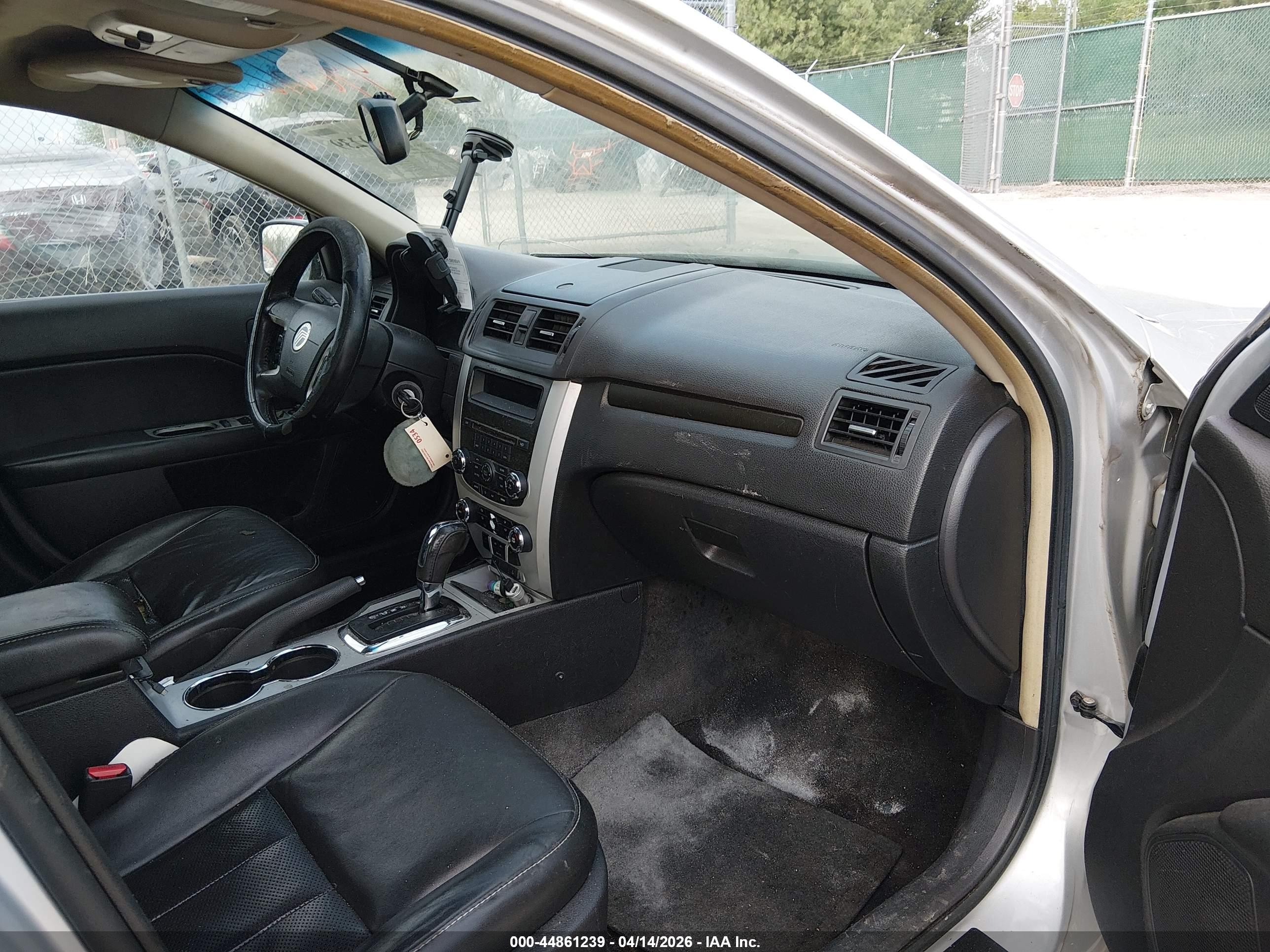 2010 Mercury Milan Premier Silver vin: 3MEHM0JA3AR628407
