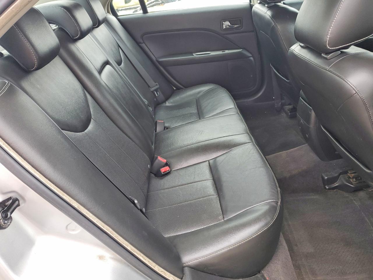 2010 Mercury Milan Premier Silver vin: 3MEHM0JA5AR627632