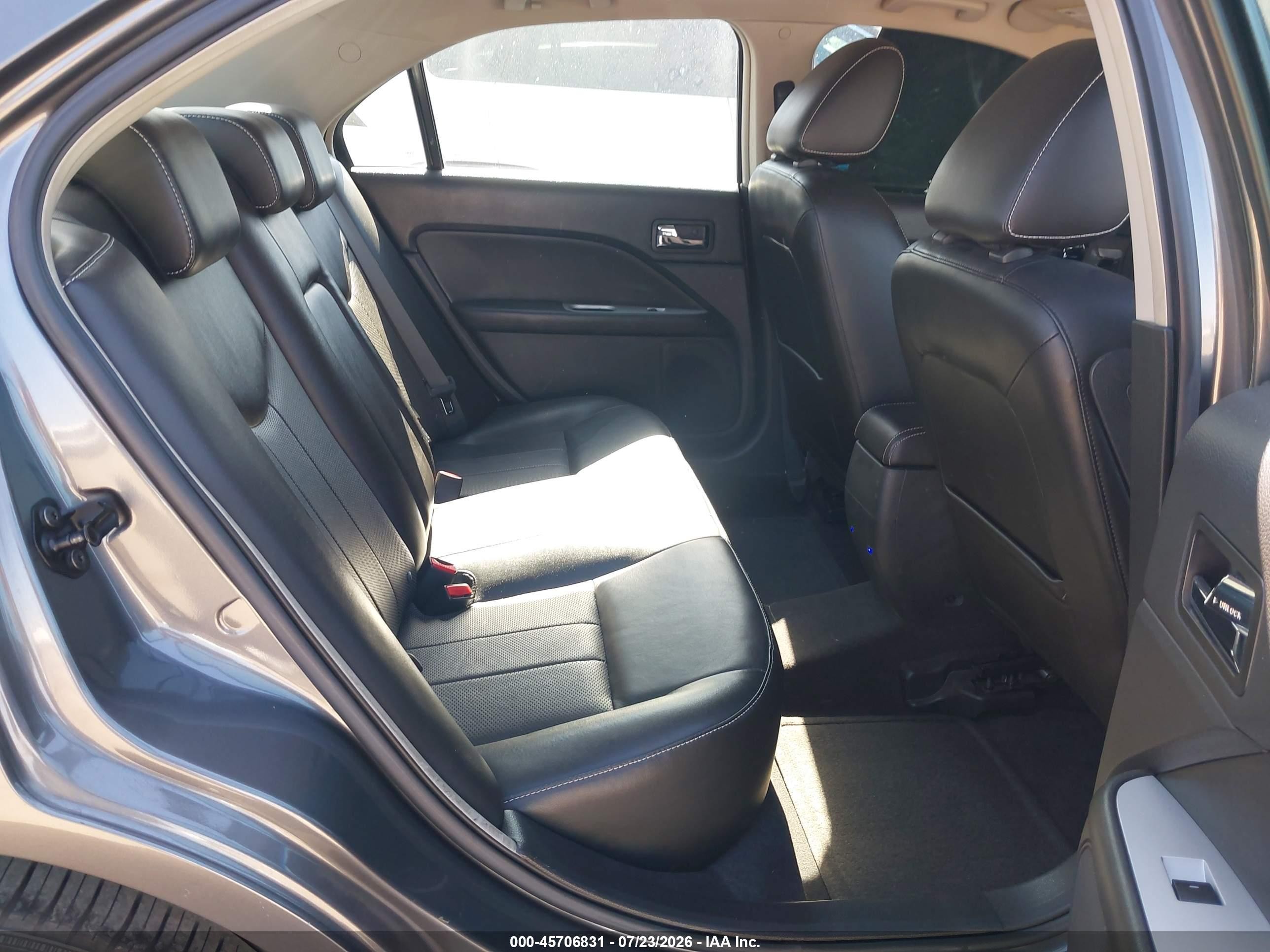 2010 Mercury Milan Premier Gray vin: 3MEHM0JA7AR613182