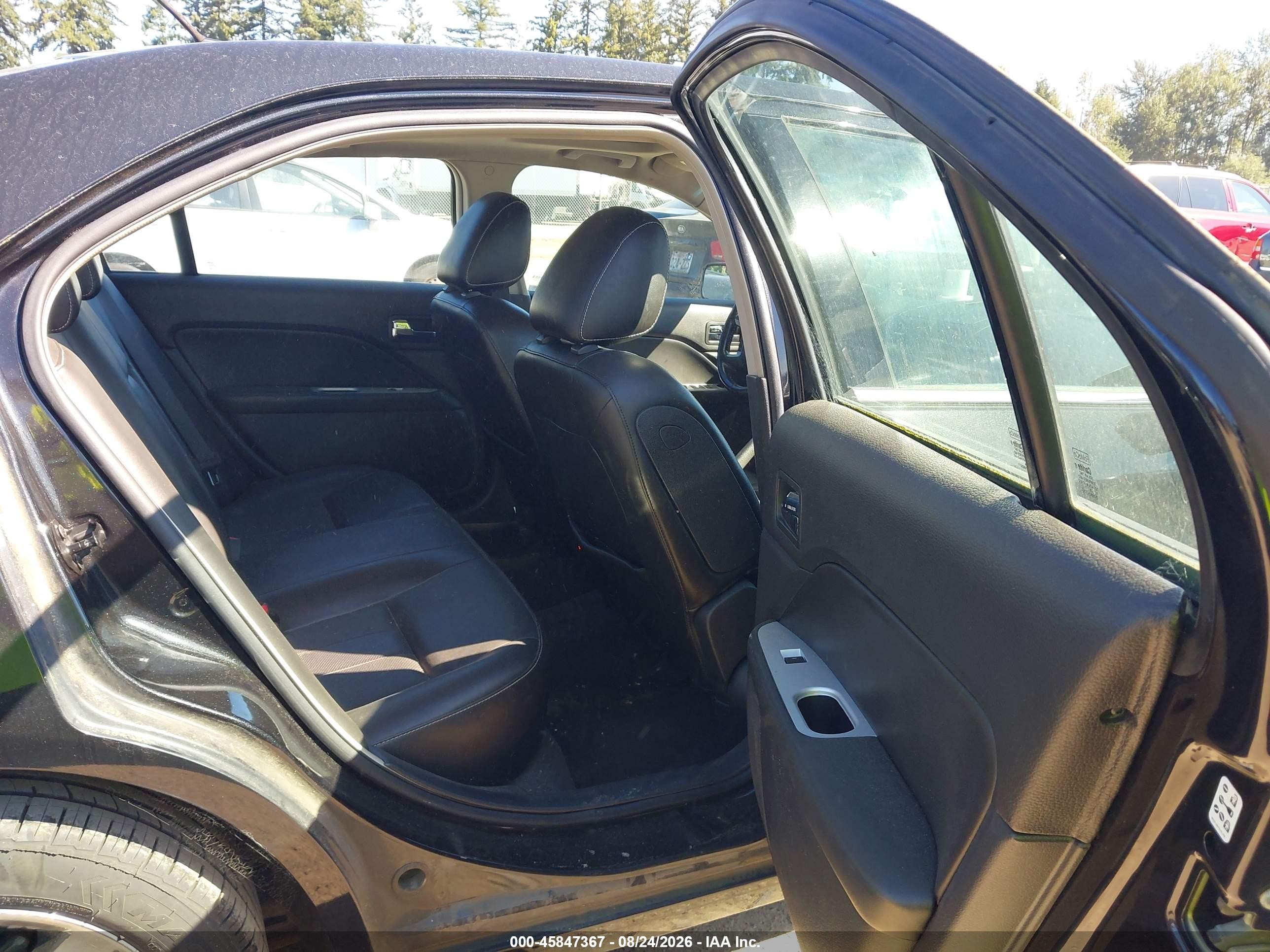 2010 Mercury Milan Premier Black vin: 3MEHM0JA8AR600652