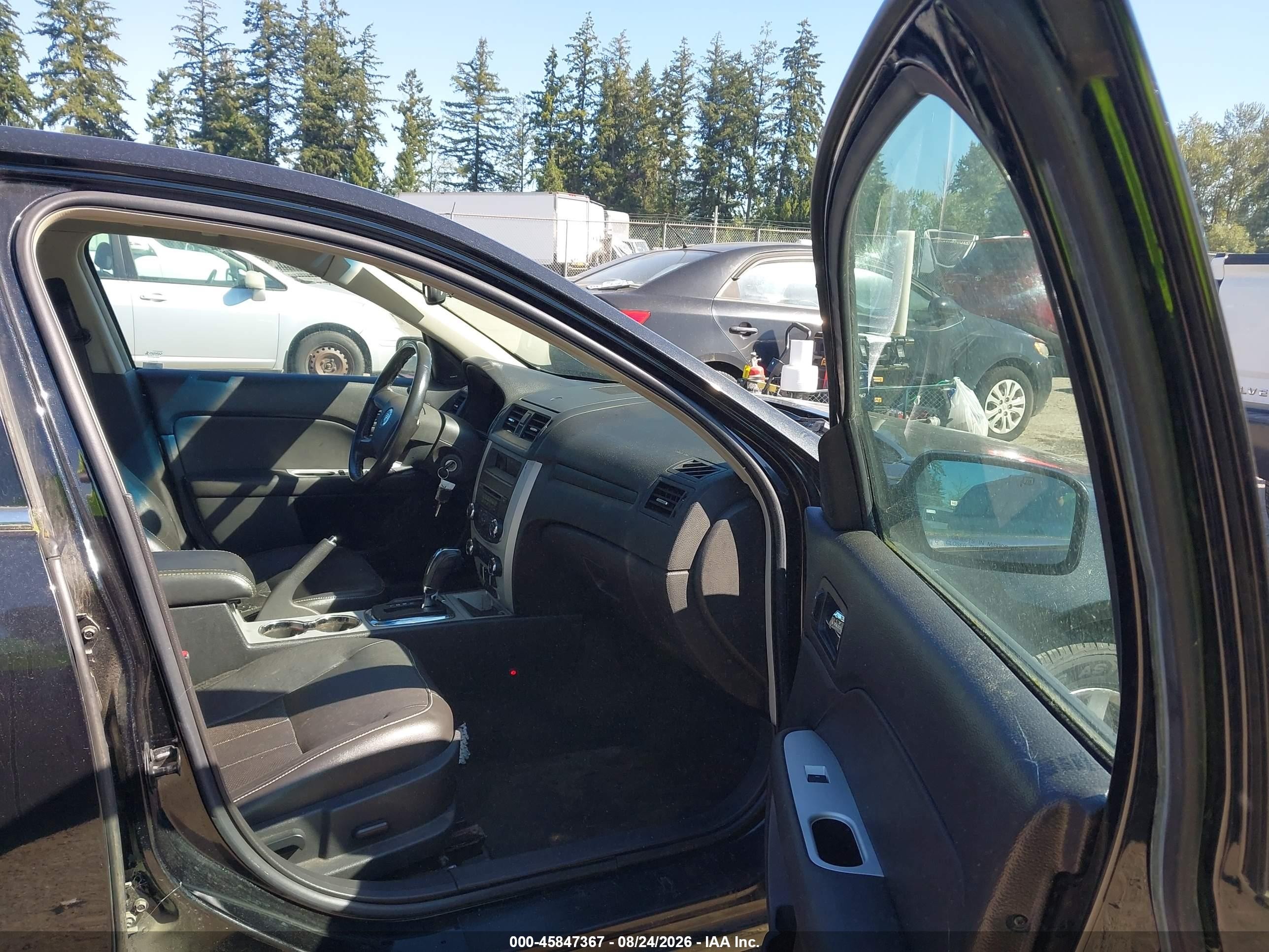 2010 Mercury Milan Premier Black vin: 3MEHM0JA8AR600652
