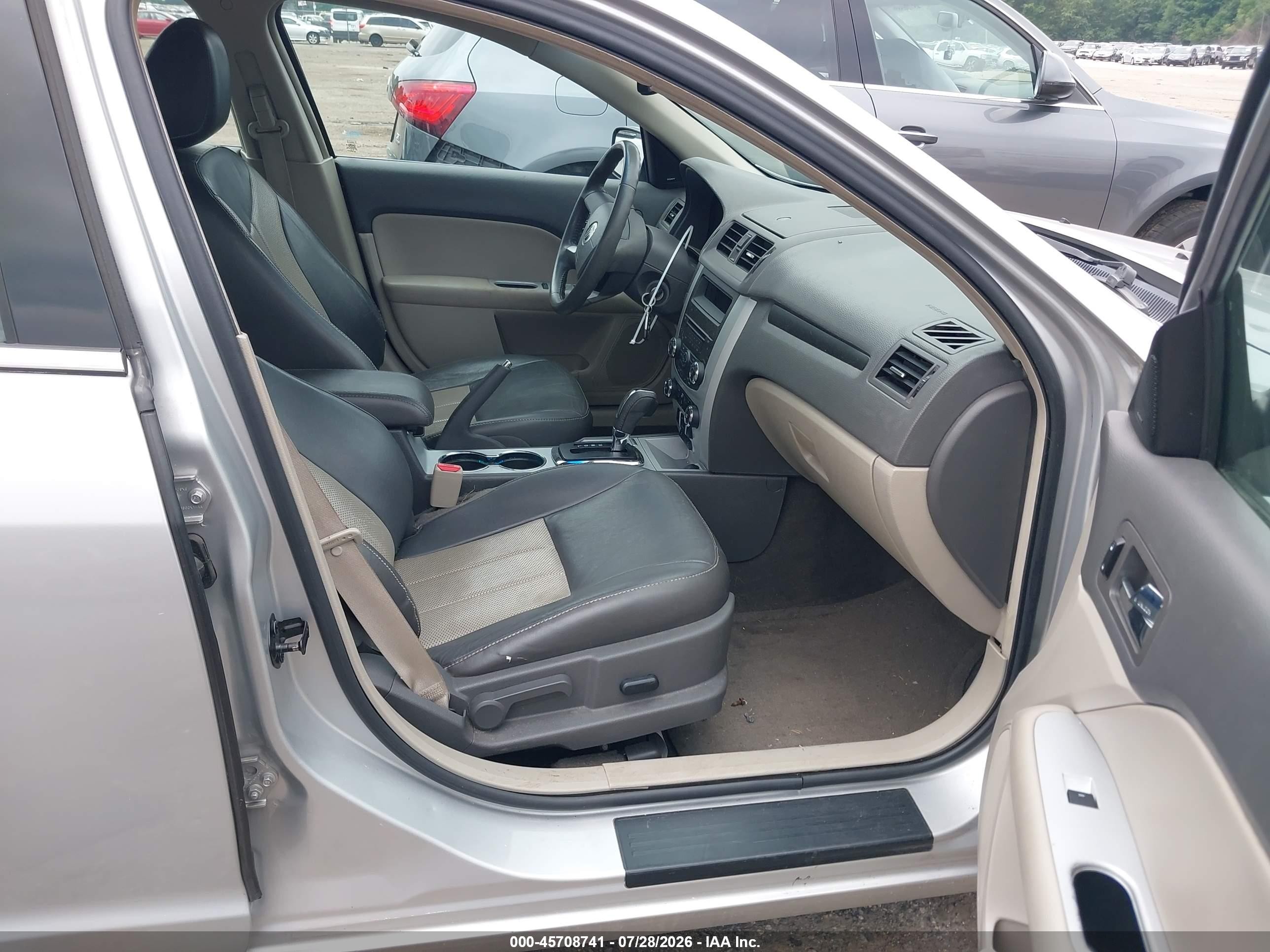 2010 Mercury Milan Premier Silver vin: 3MEHM0JA8AR627592