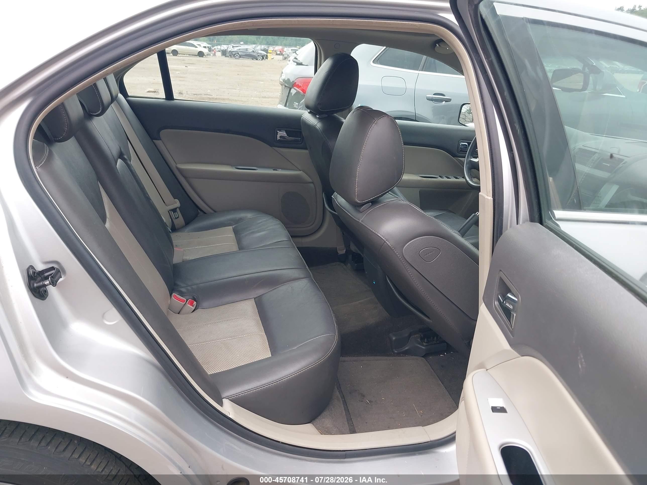 2010 Mercury Milan Premier Silver vin: 3MEHM0JA8AR627592