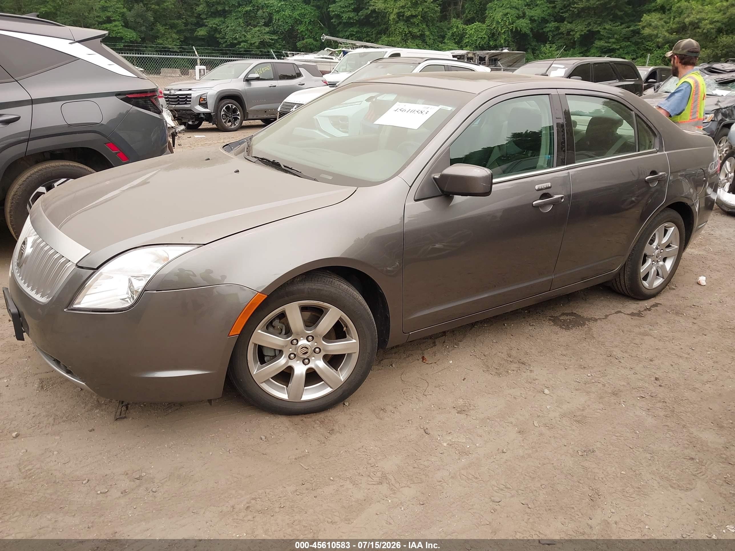 2010 Mercury Milan Premier Gray vin: 3MEHM0JA9AR600093