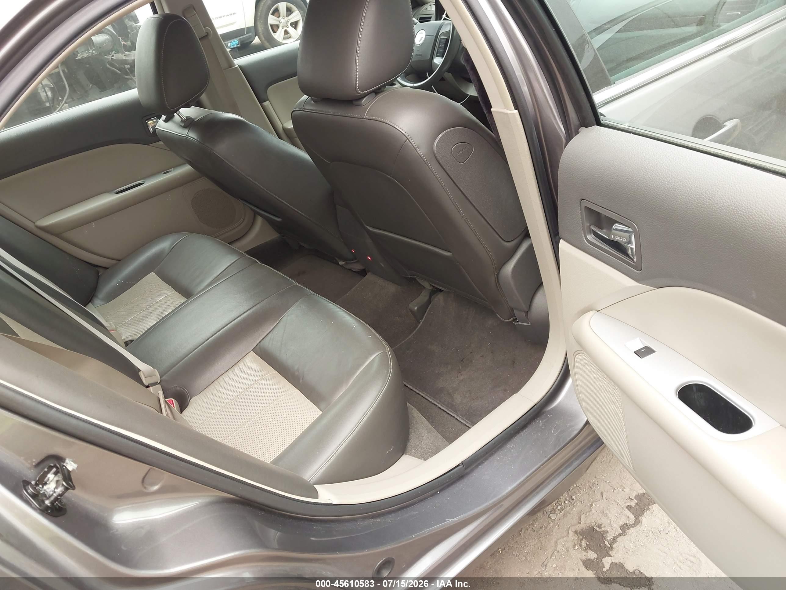 2010 Mercury Milan Premier Gray vin: 3MEHM0JA9AR600093