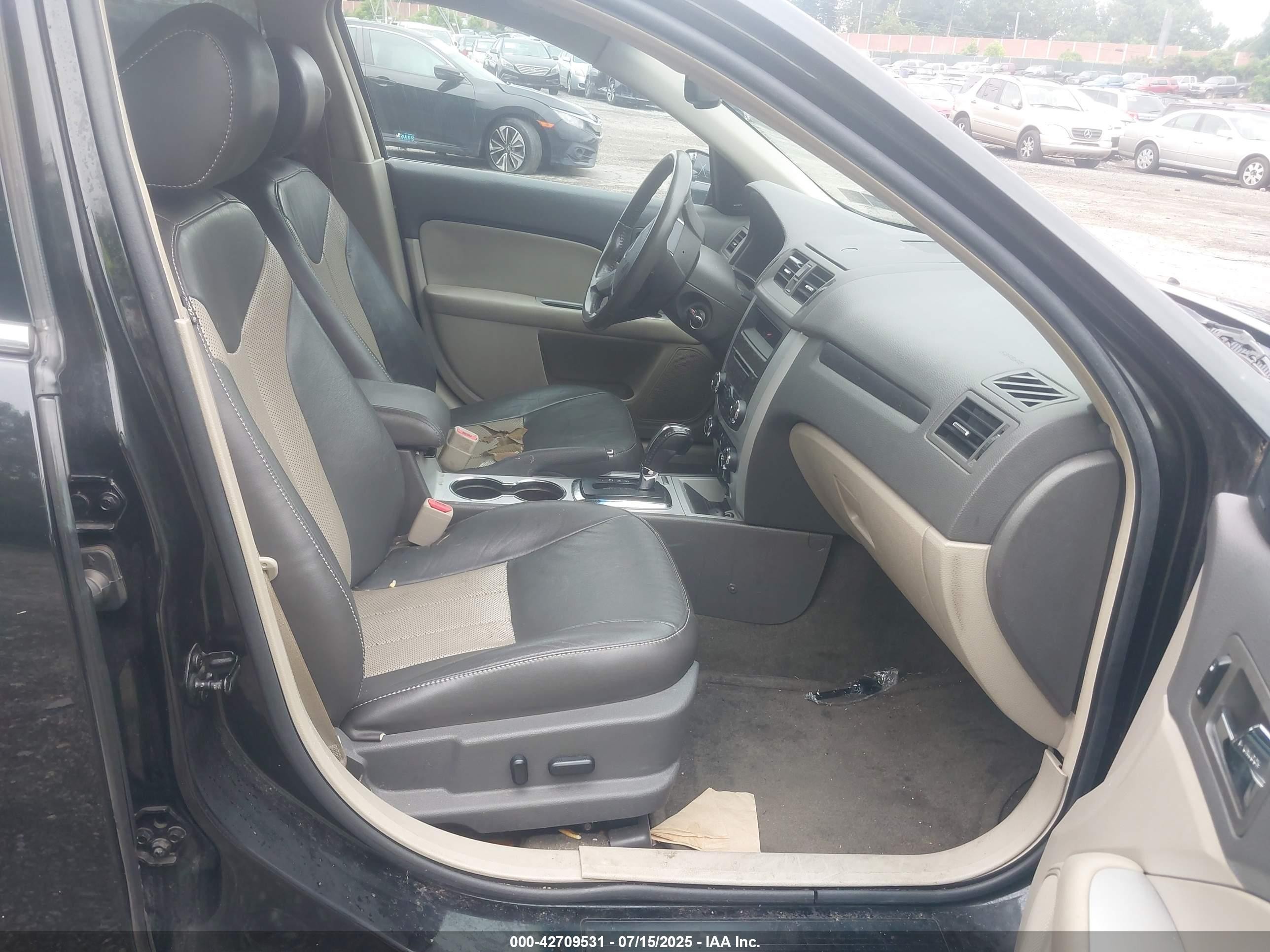 2011 Mercury Milan Premier Black vin: 3MEHM0JAXBR603487