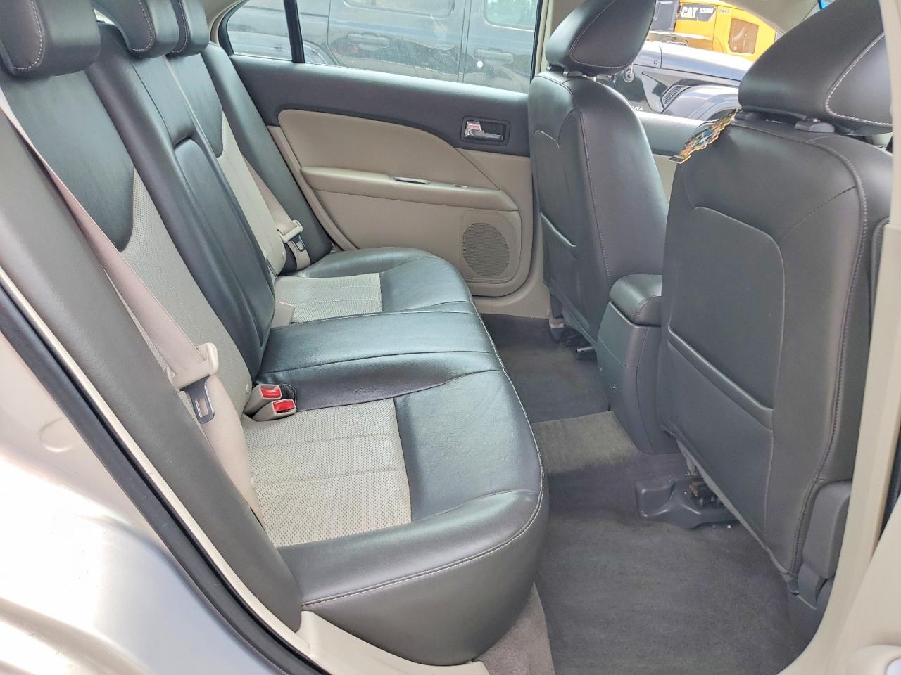 2010 Mercury Milan Premier Beige vin: 3MEHM0JG0AR628918