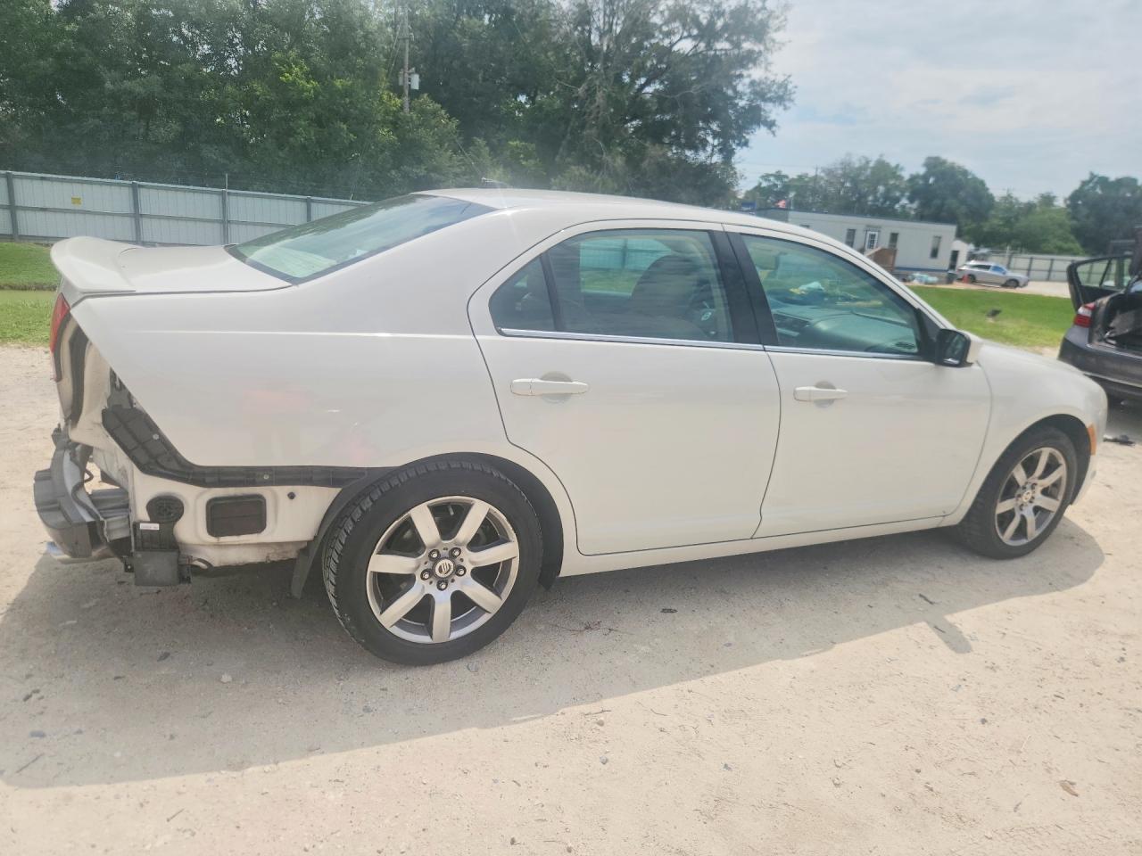 2010 Mercury Milan Premier White vin: 3MEHM0JG0AR642608