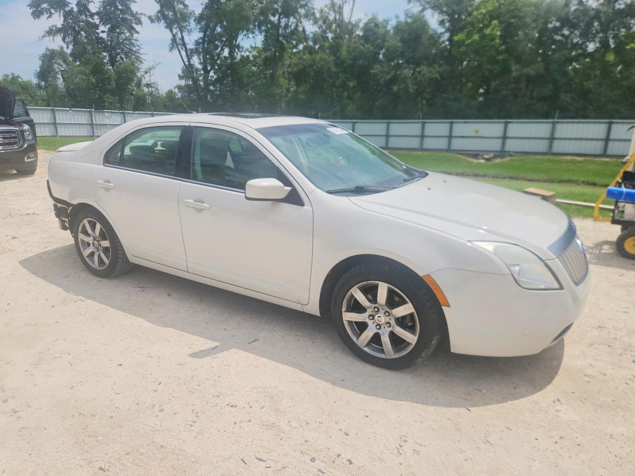 2010 Mercury Milan Premier White vin: 3MEHM0JG0AR642608