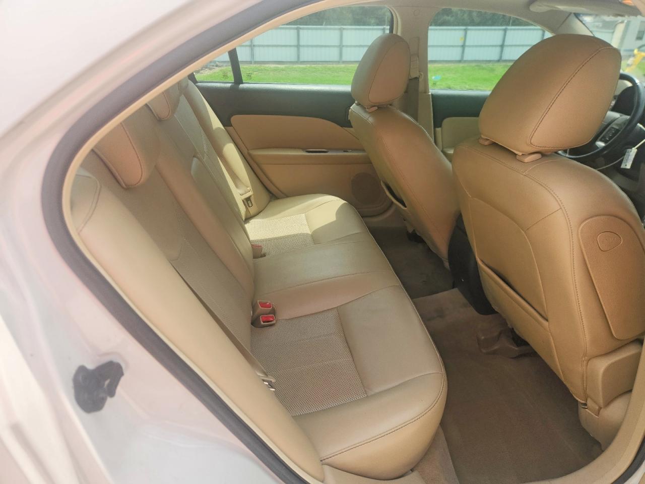 2010 Mercury Milan Premier White vin: 3MEHM0JG0AR642608