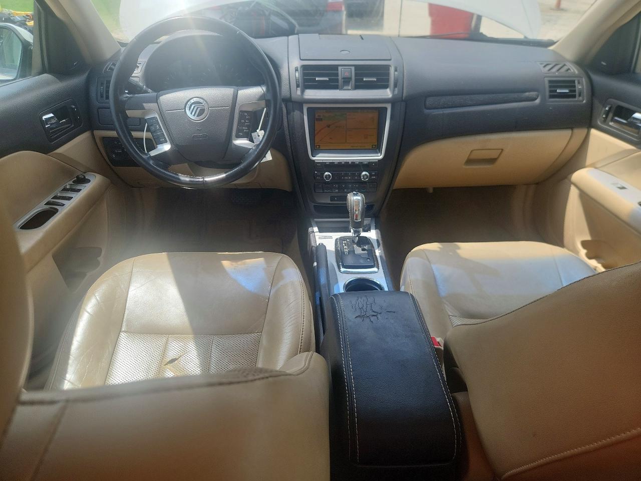 2010 Mercury Milan Premier White vin: 3MEHM0JG0AR642608