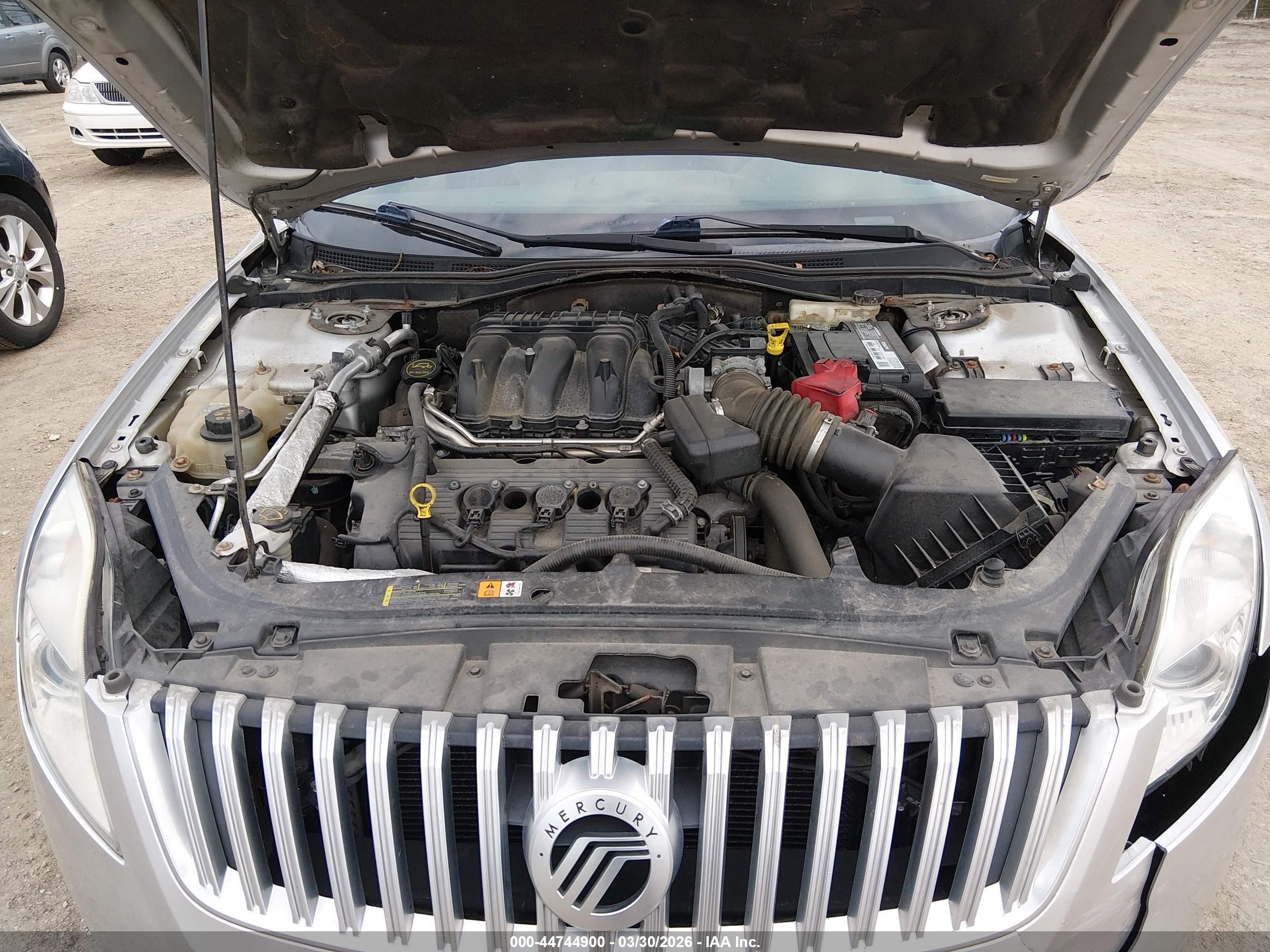 2011 Mercury Milan Premier Silver vin: 3MEHM0JG0BR603986