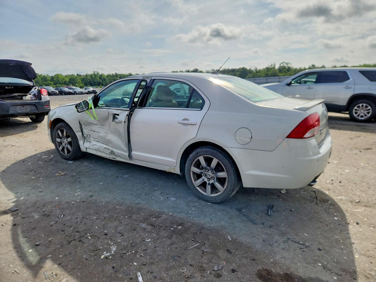 2010 Mercury Milan Premier White vin: 3MEHM0JG1AR618785