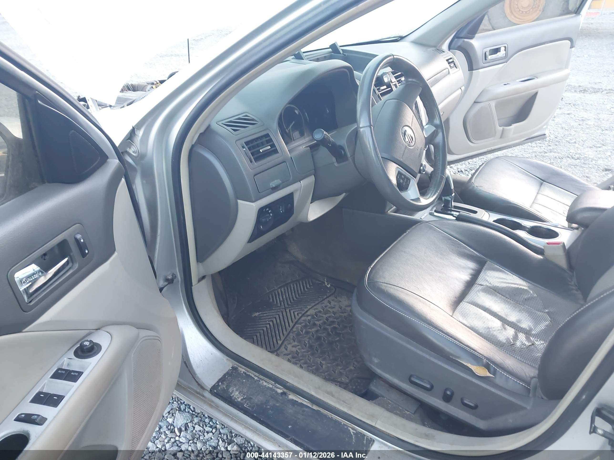 2011 Mercury Milan Premier Silver vin: 3MEHM0JG1BR604791