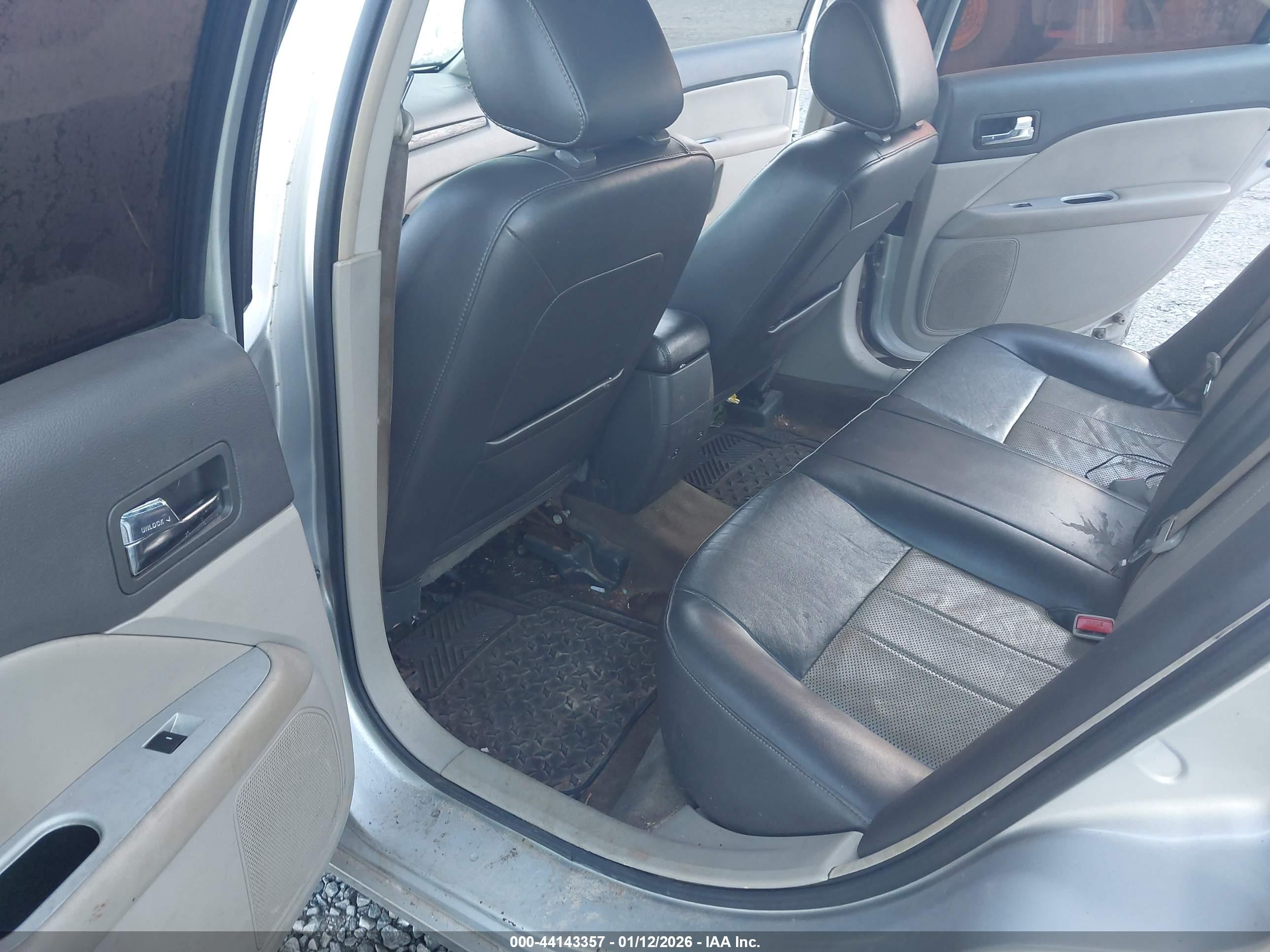 2011 Mercury Milan Premier Silver vin: 3MEHM0JG1BR604791