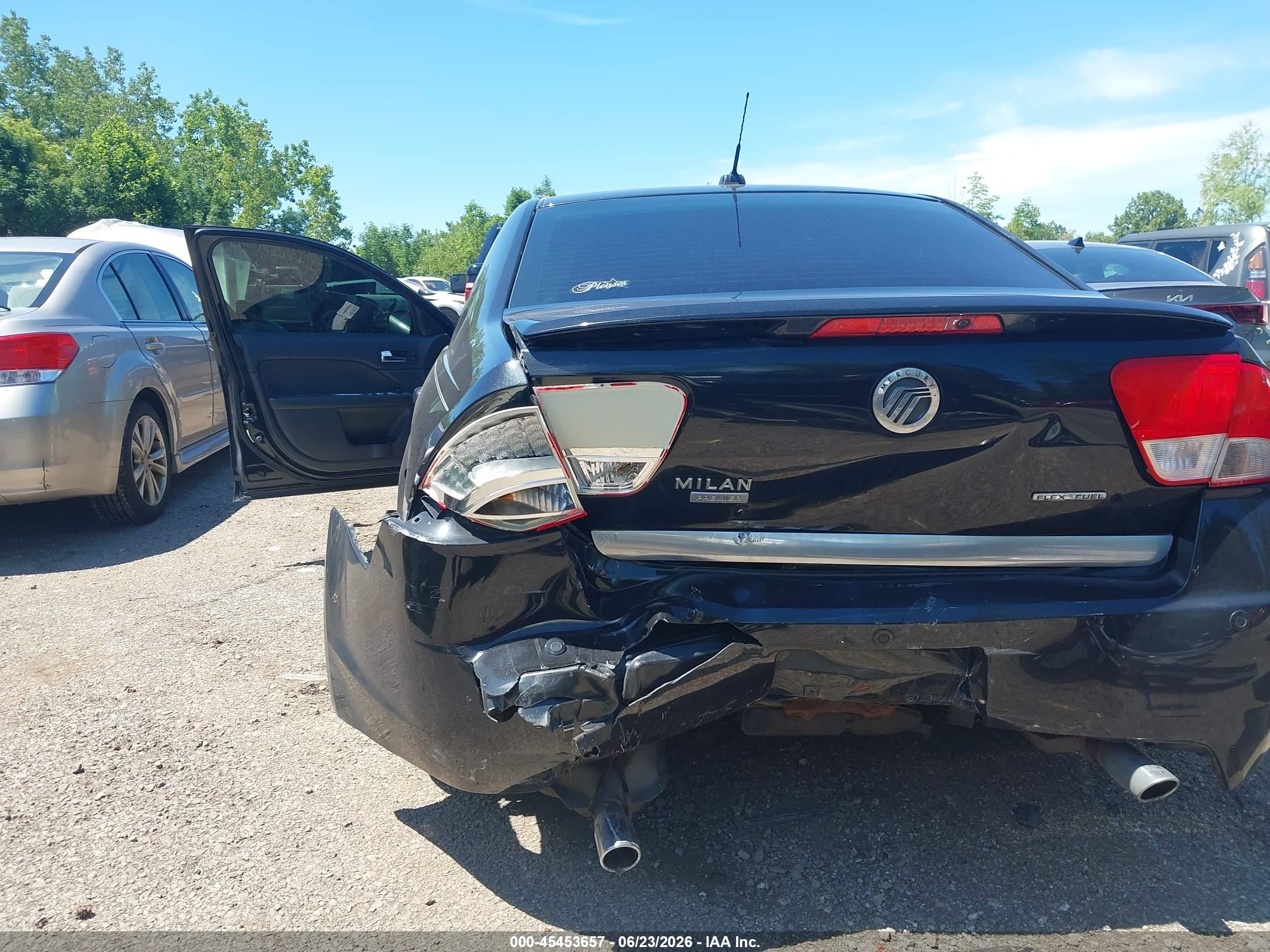 2011 Mercury Milan Premier Black vin: 3MEHM0JG2BR601964